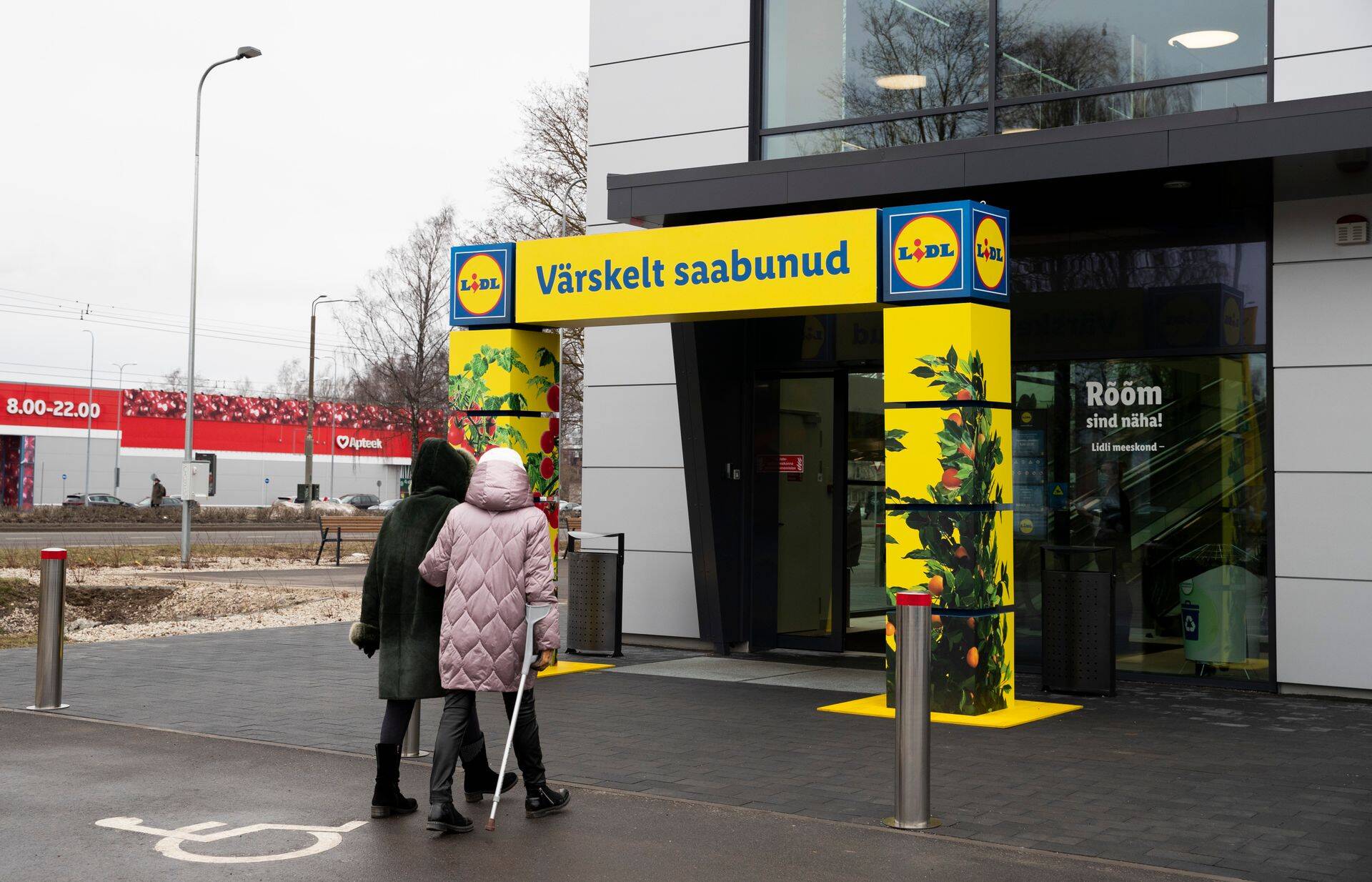 Количество работников Lidl за год сильно снизилось.