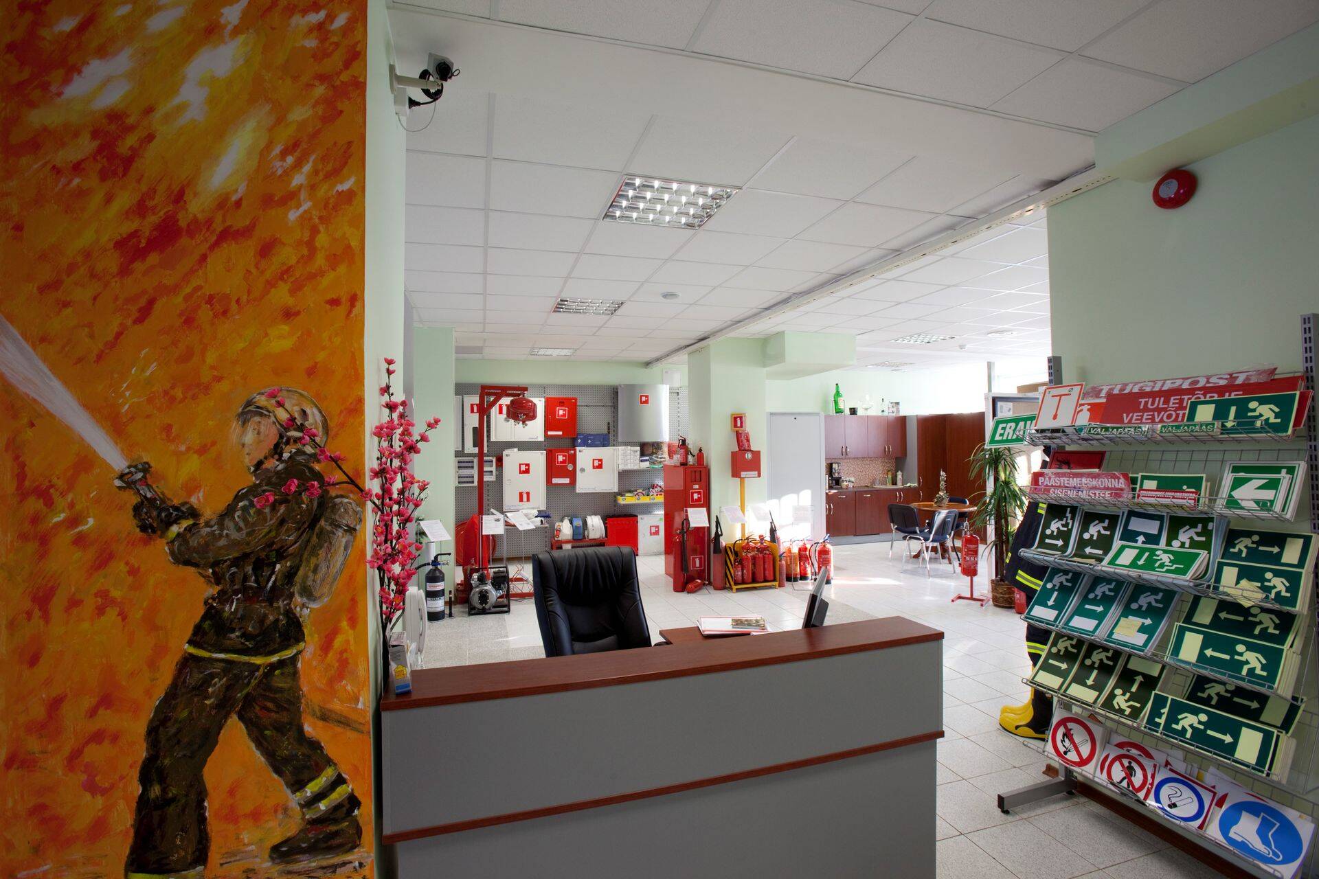 Firma tegeleb tuleohutuse ja tulekustutusvahendite müügi ja hooldusega