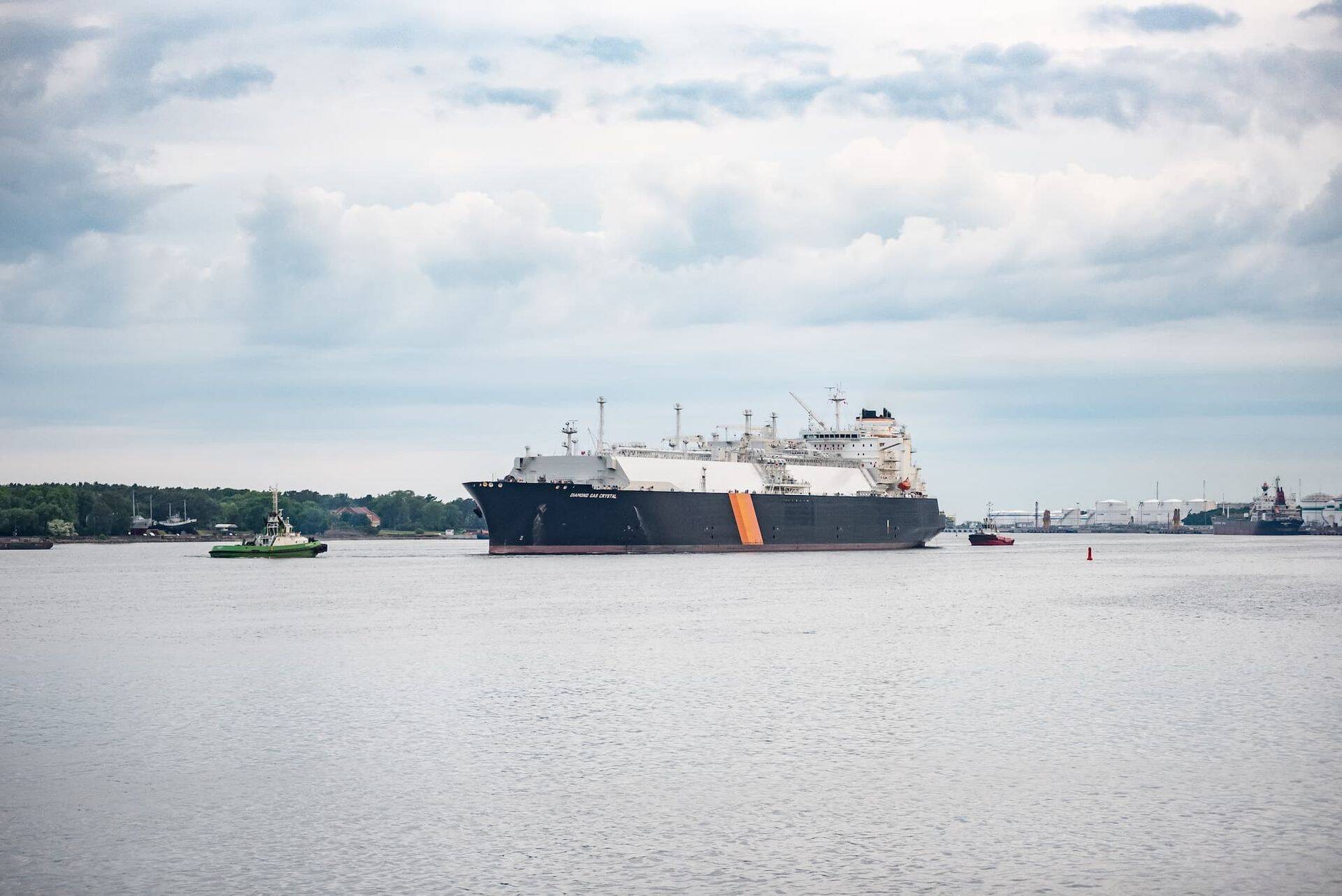 Gaasitanker Diamond Gas Crystal tõi Ameerikast Leedu Klaipeda sadamasse Eesti Gaasi poolt ostetud järgmise veeldatud maagaasi (LNG) tarne.