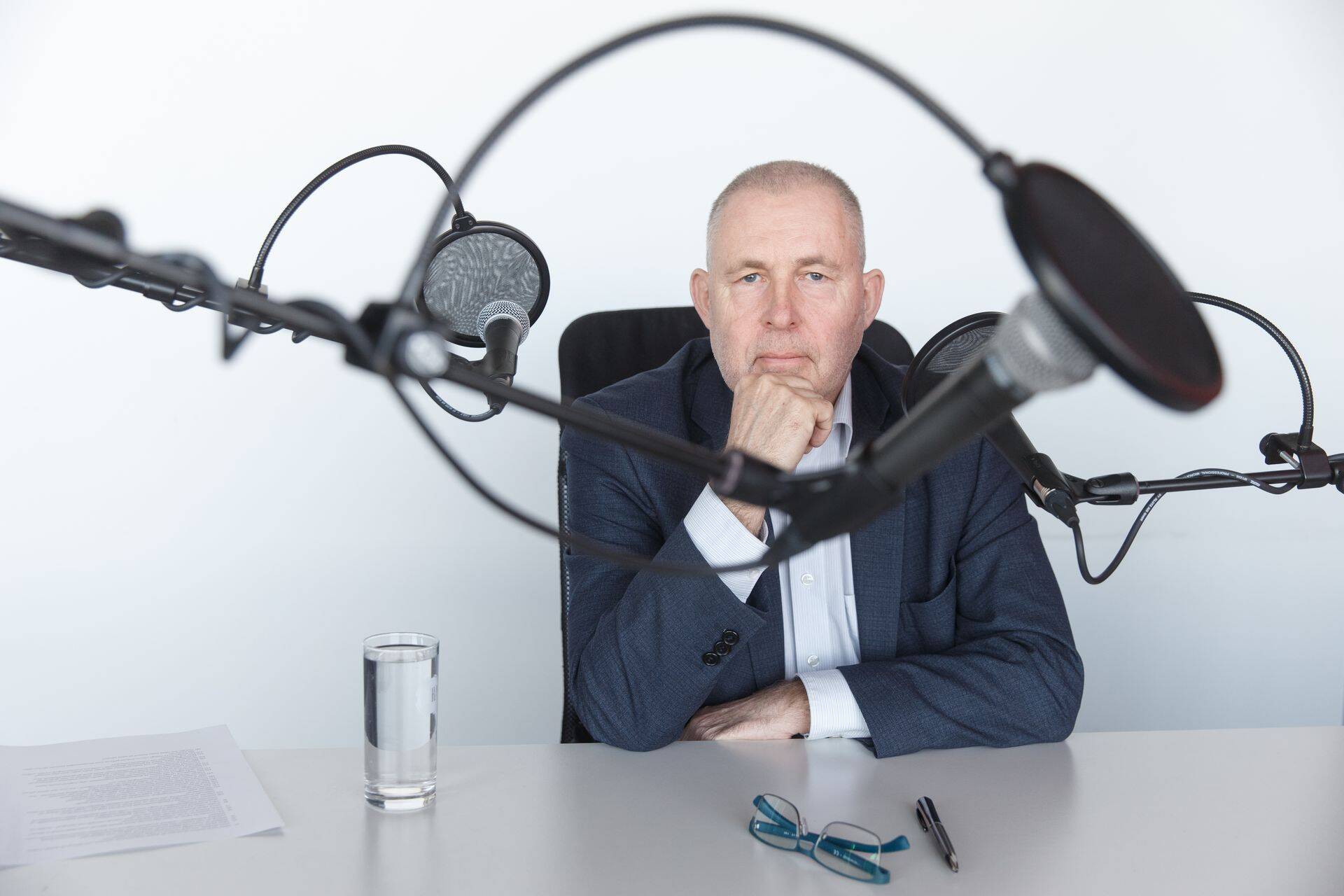 Harju Elektri juht Andres Allikmäe Äripäeva raadiostuudios.