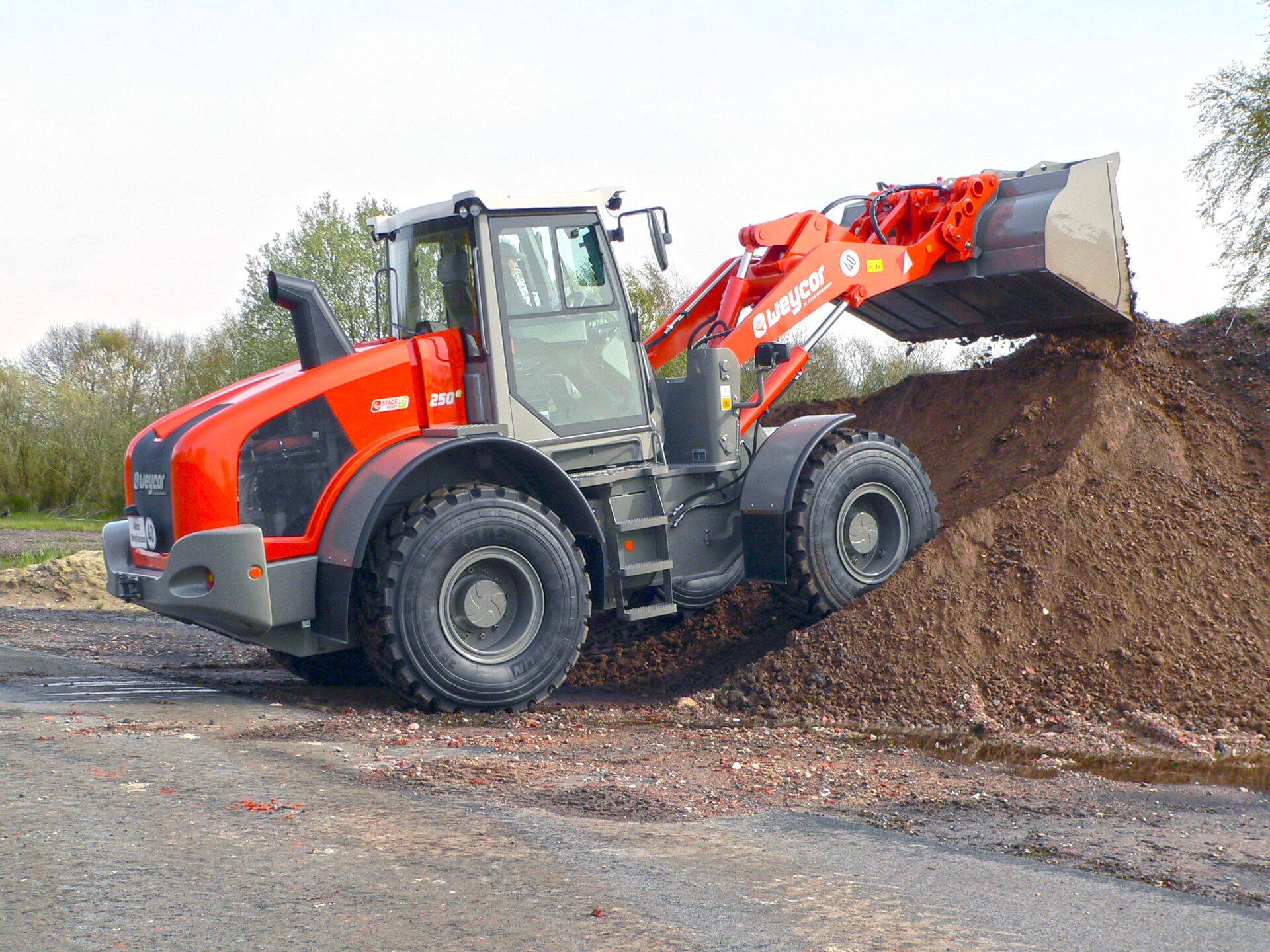 Atlas Tehnika tootevalik leiab kasutust näiteks ehituses ja transpordis, raudteede ning teedeehituses, metsatööstuses, jäätmekäitluses, sadamates ning tööstuslikus tootmises