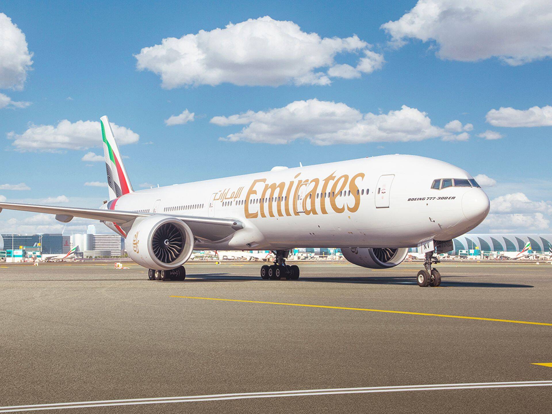 Emiratesi värvides Boeing 777. Emiratesi suurtellimus seda tüüpi lennukeile aitas tõusta nii lennukitootja Boeingi aktsial kui ka Dow Jonesi tööstuskeskmisel indeksil.