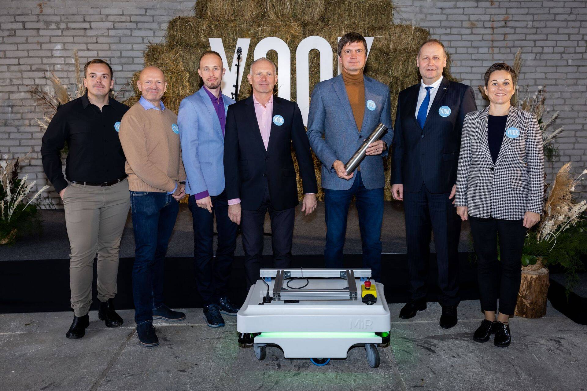 YOOK Production AS omanikud on võrdsete osadena Eesti ettevõtjad Armin Karu, Martin Kangur, Paavo Pettai ja Mark Eikner. Ettevõtte tegevjuht on Katre Kõvask.