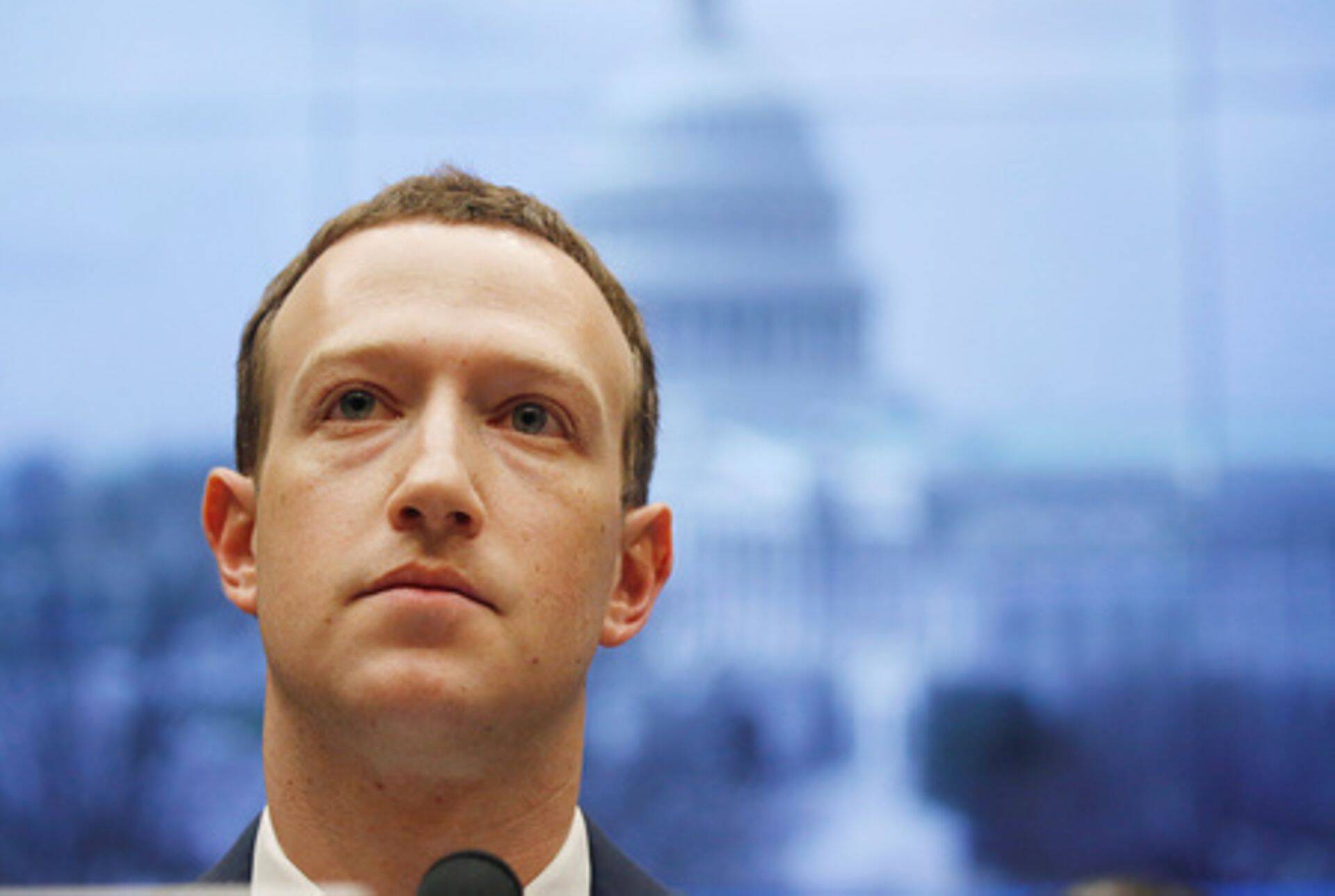 Facebooki juht Mark Zuckerberg pidi 2018. aastal käima turvaprobleemide tõttu aru andmas nii USA poliitikutele kui ka Euroopa Parlamendile.