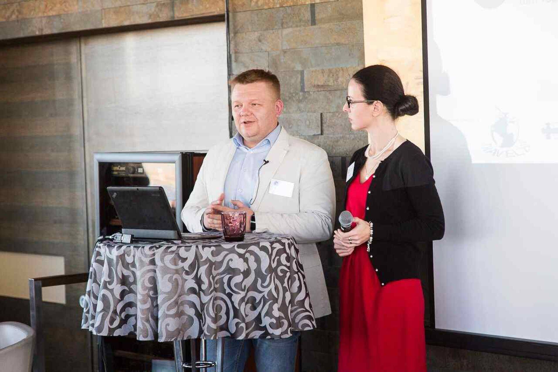 OnlineExpo ametlik avamine 27.11.15 Radisson Blue hotellis. Pildil OnlineExpo juhatuse liige Margus Tamm ja rahvusvahelise osakonna juht Polina Goldshtein.