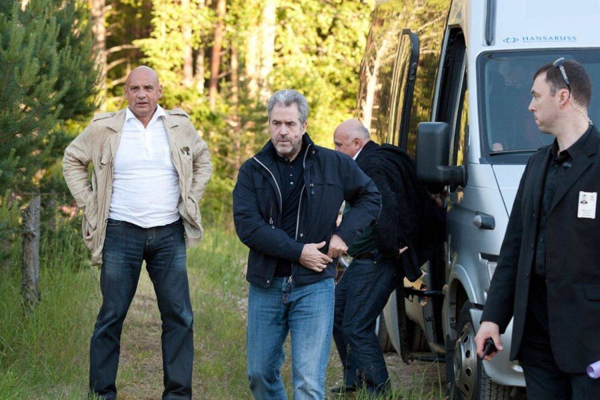 Eesti ühe edukaima firma omanik Sergei Petrov (keskel) hoiab avalikkuse eest varjule.