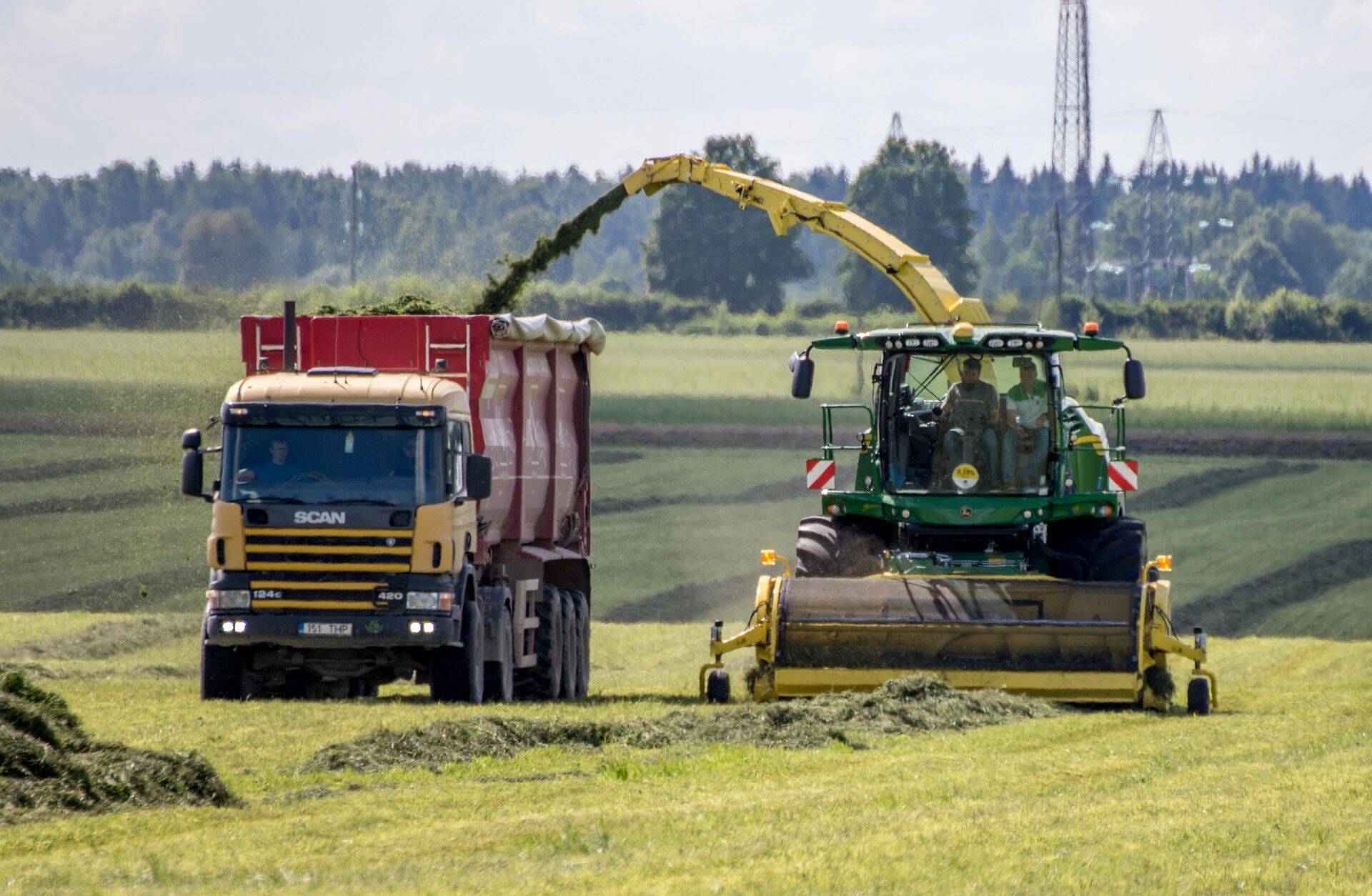 Fotod: Silotegu John Deere hekseldi ja nutika HarvestLab süsteemiga