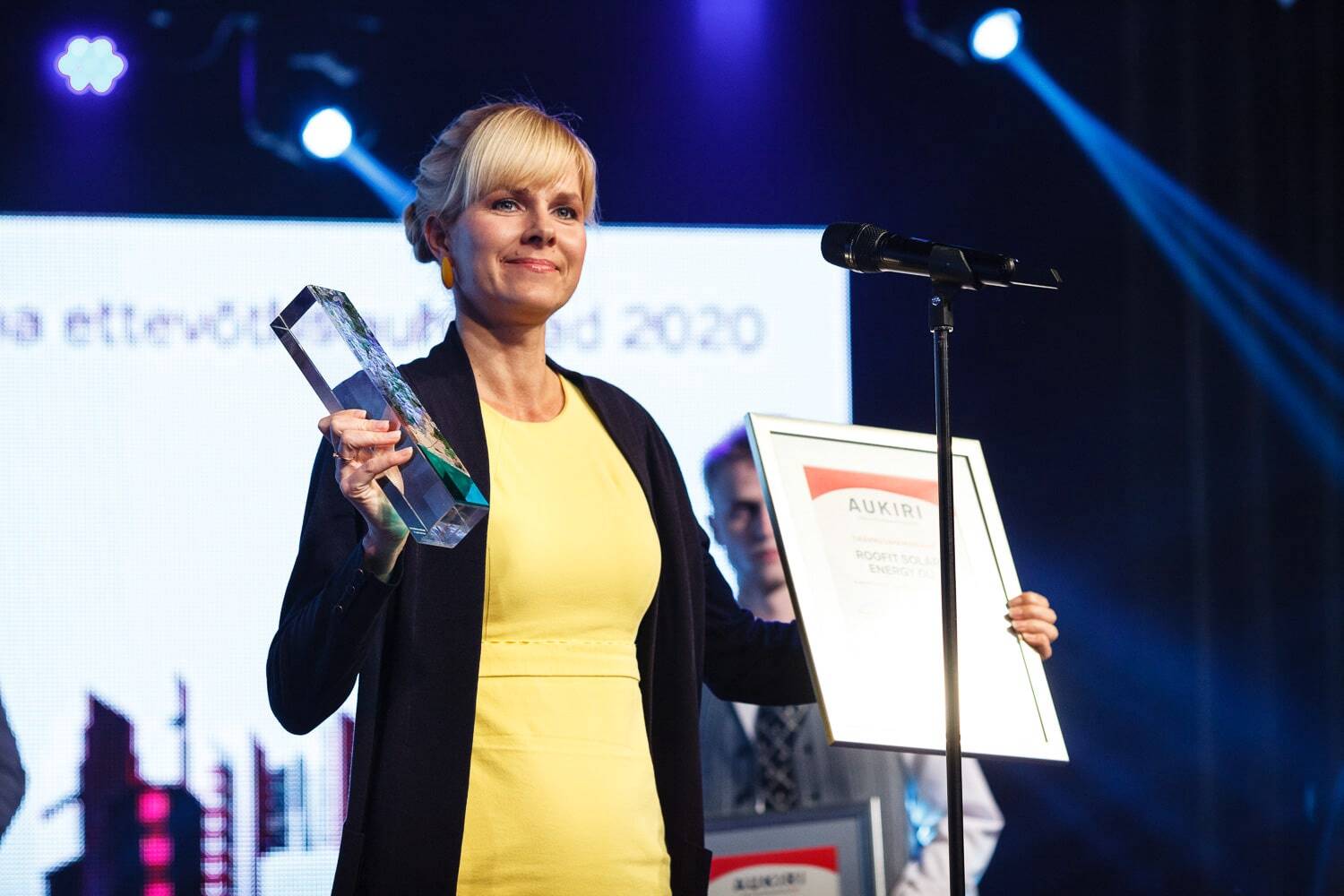 Tartu Ülikooli cum laude lõpetanud Helen Anijalg on iduettevõtte Roofit.Solar kaasasutaja.