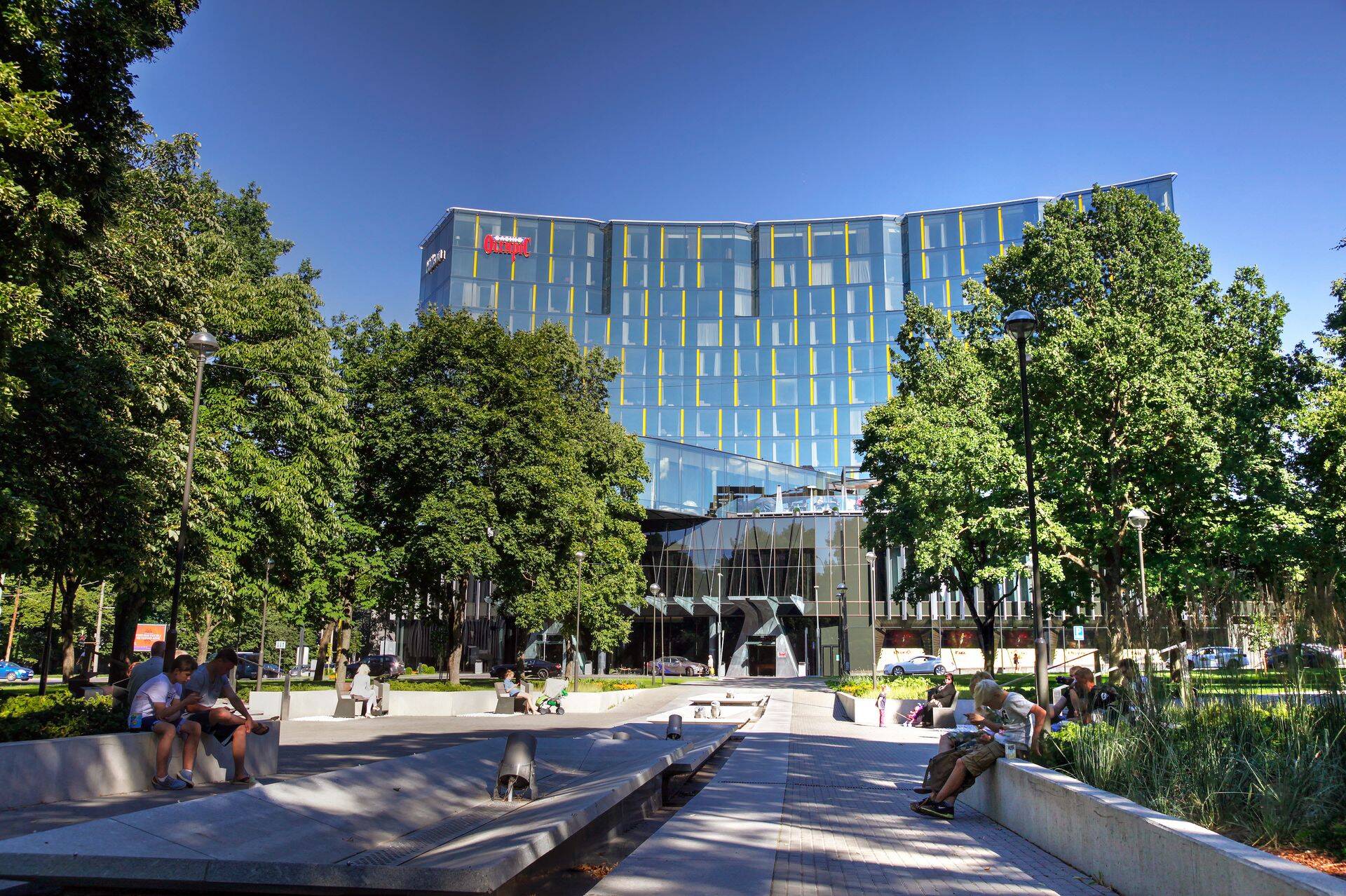 Hilton hotelli hoone on renoveeritud soojapidavaks Paroci kivivillaga.