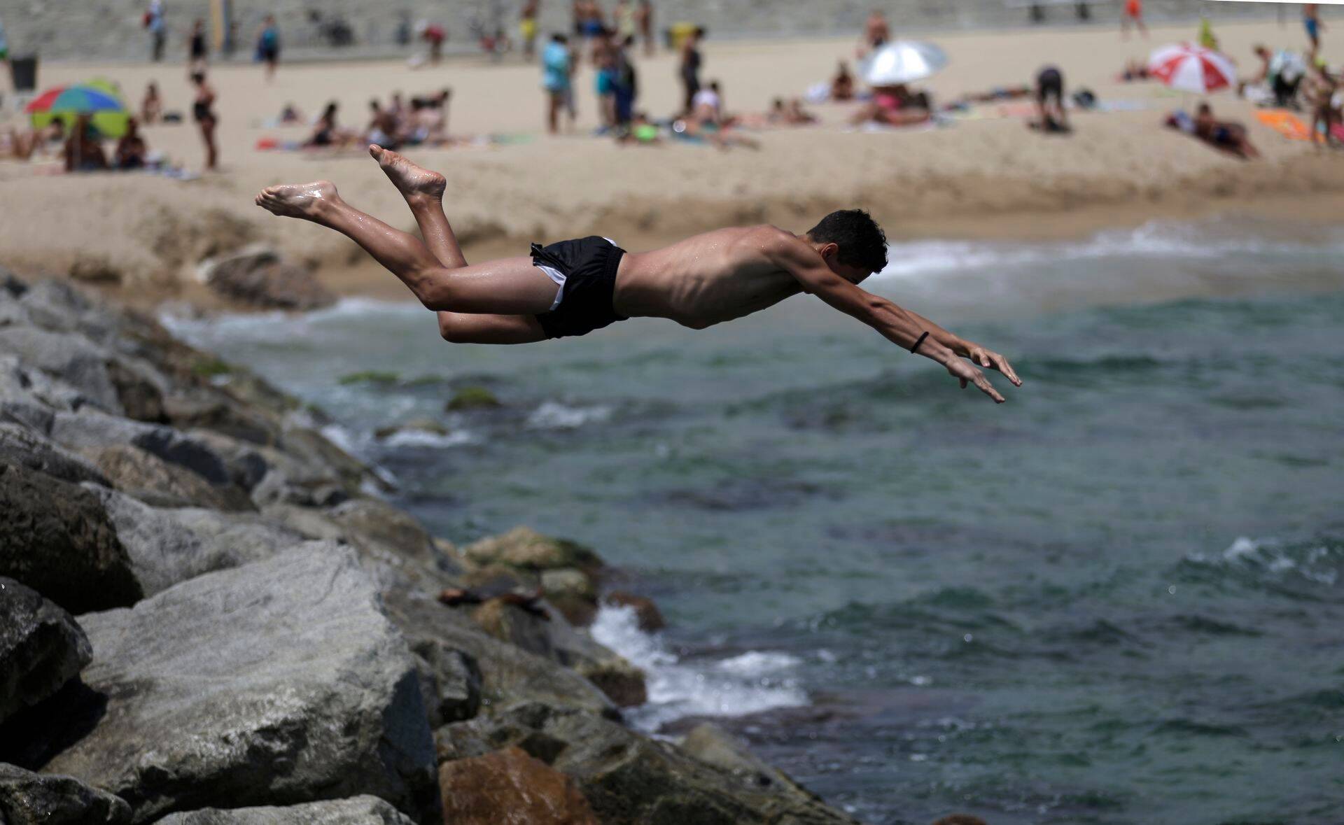 Читай Деловые Ведомости летом!