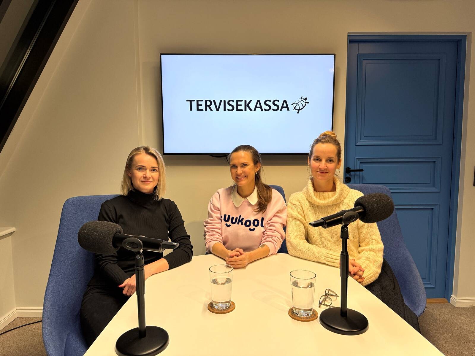 Fotol vasakult tervisekassa tervisekommunikatsiooni spetsialist Ave Jüriöö, hambaarst Kati Vald ning kogemusi jagav lapsevanem Grete Sutrop.