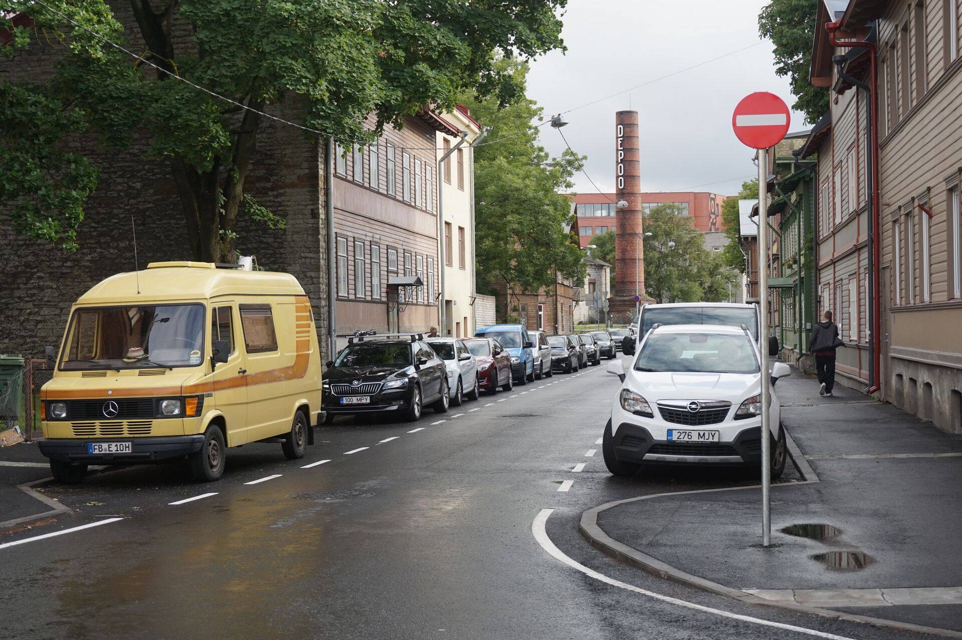 Tüüpilised väikesed kortermajad Kalamajas vaatega Telliskivi loomelinnakule, kus osades majades ei ole isegi korteriomandeid seatud.