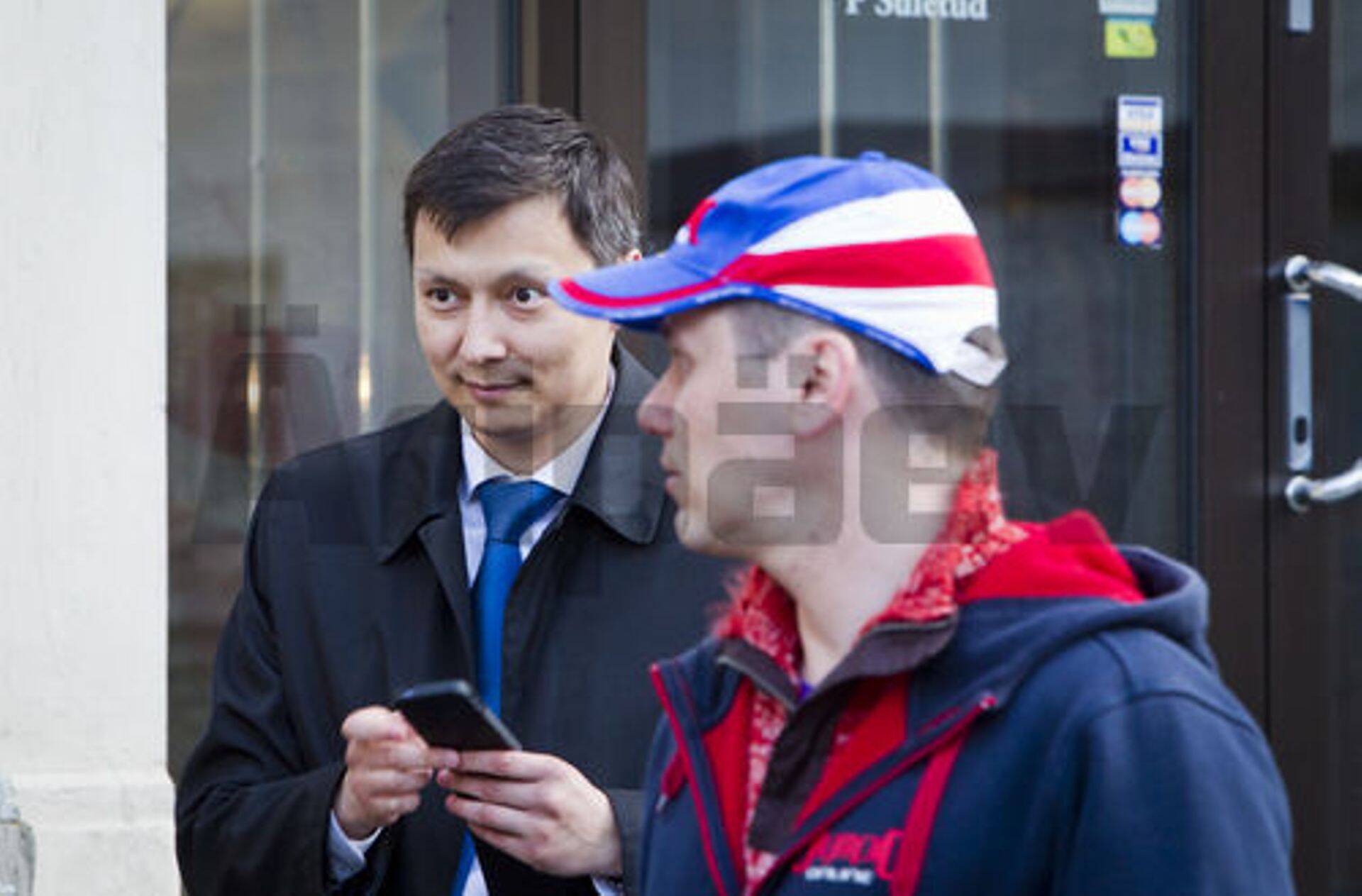 Tallinna abilinnapea Mihhail Kõlvart (vasakul)