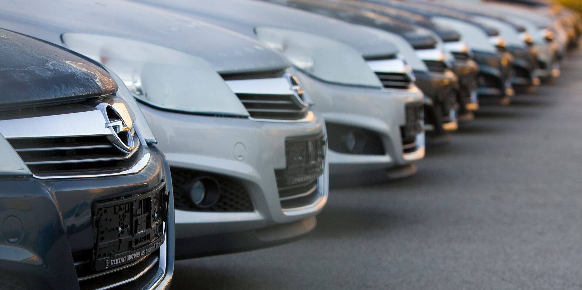 Tammsaare tee 51 kontor ning autode müügiks olevate autode parkimisplats.