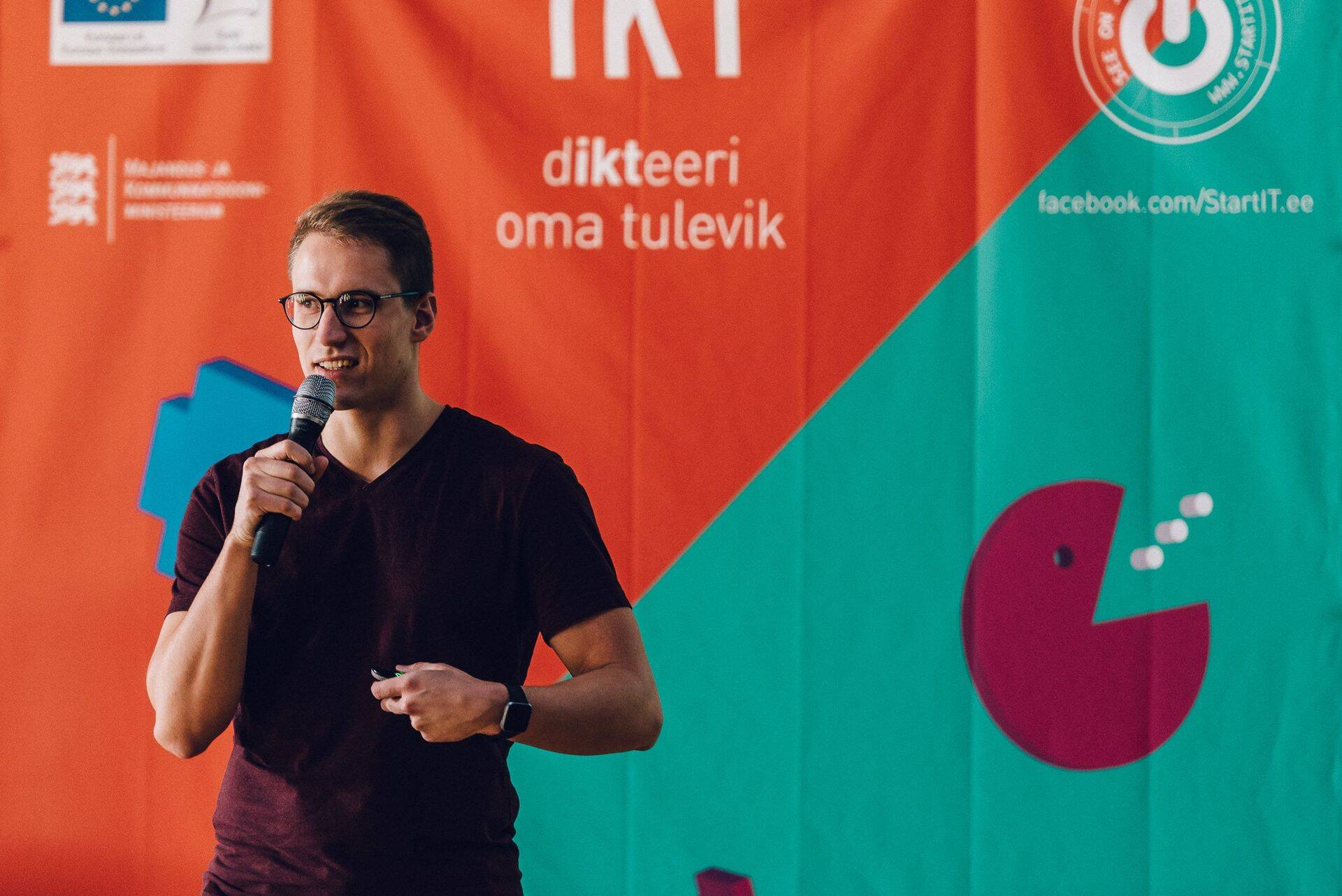 Idufirma Promoty asutaja Aleks Koha esinemas kampaania raames Jüri gümnaasiumis.