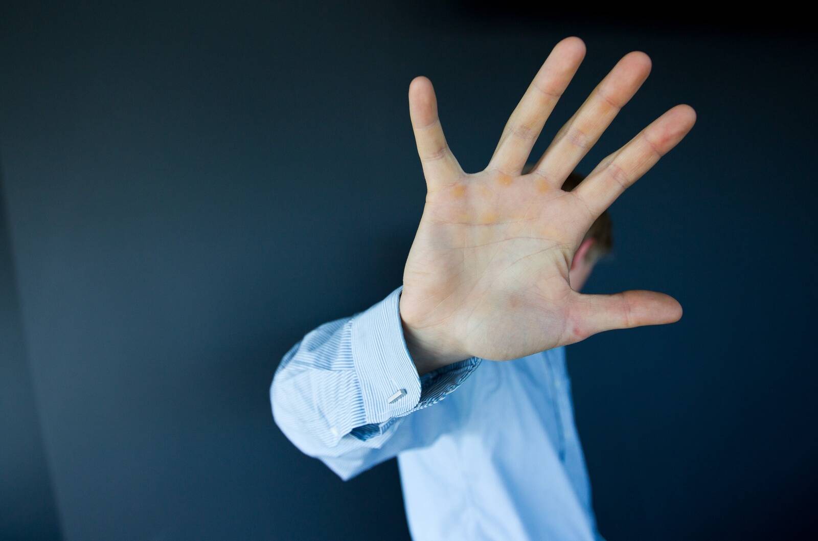 Pilt on illustratiivne. Kas teil on raamatupidajana ette tulnud, et palk tuleb kanda võlgniku lapse, elukaaslase või suisa surnud vanaema kontole?