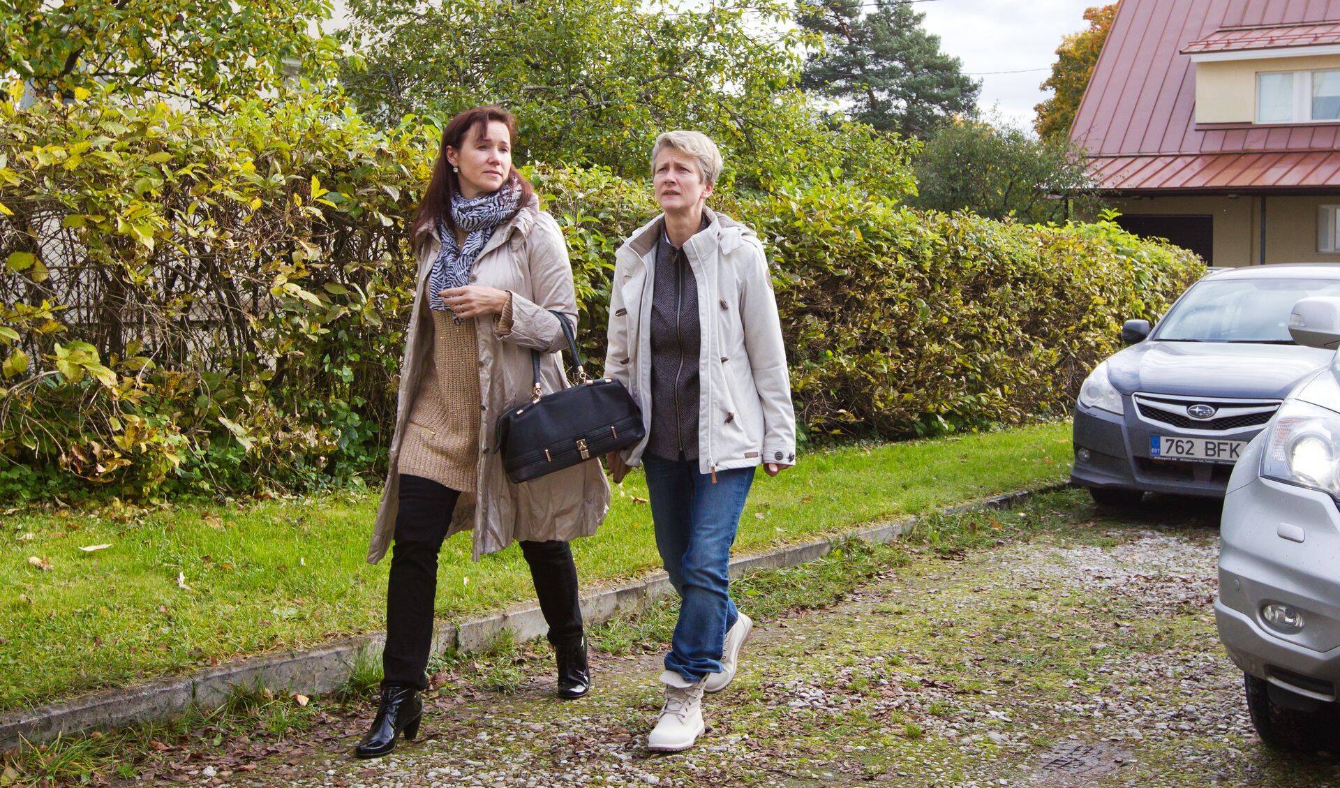 Meditsiinitöötajate streigi teemaline kokkusaamine Hiiul haiglate liidu majas aastal 2012. Pildil perearstid Anneli Talvik ja Tallinna perearstide seltsi esinaine Diana Ingerainen