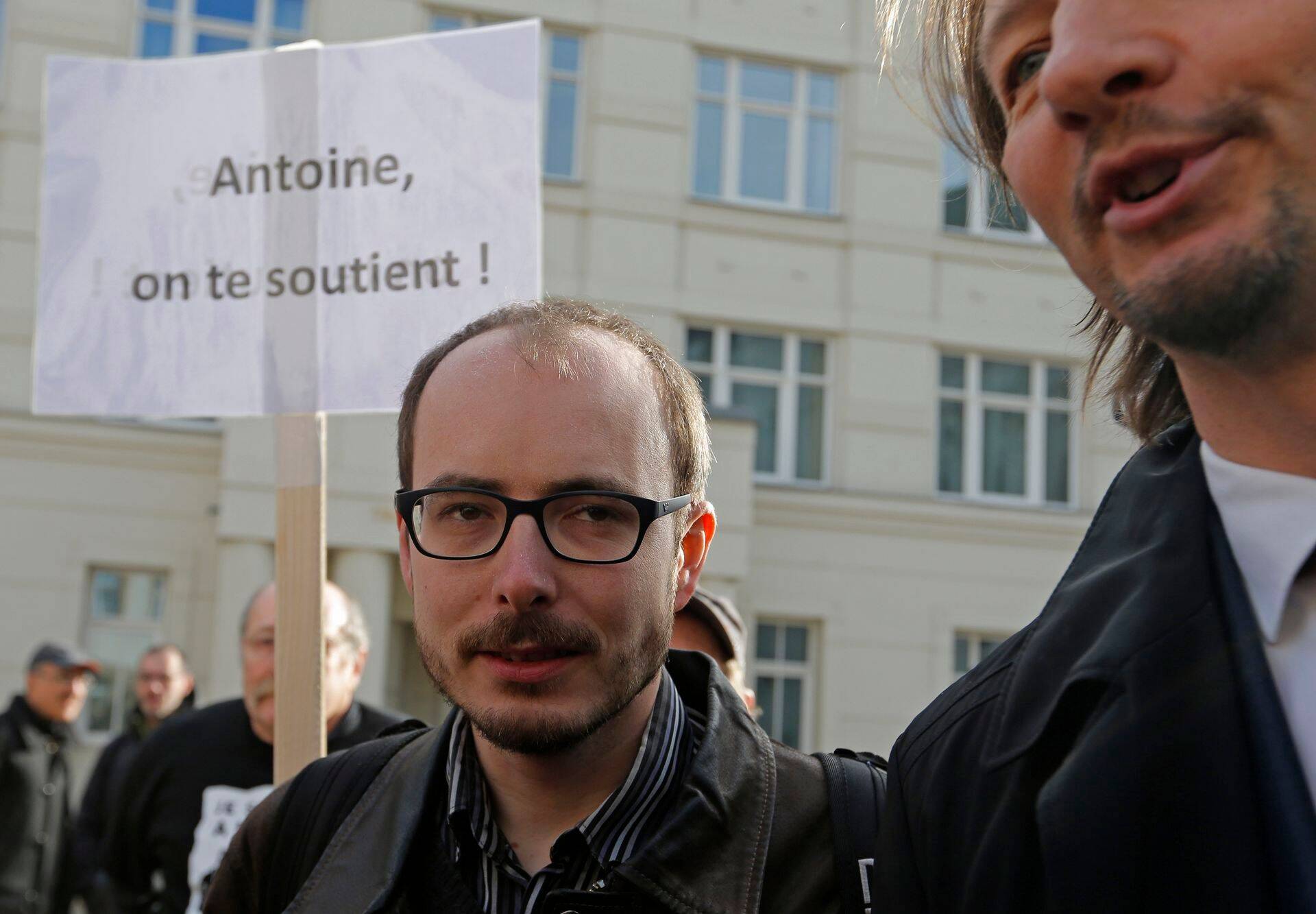 Endine PwC töötaja Antoine Deltour saabumas kohtusse