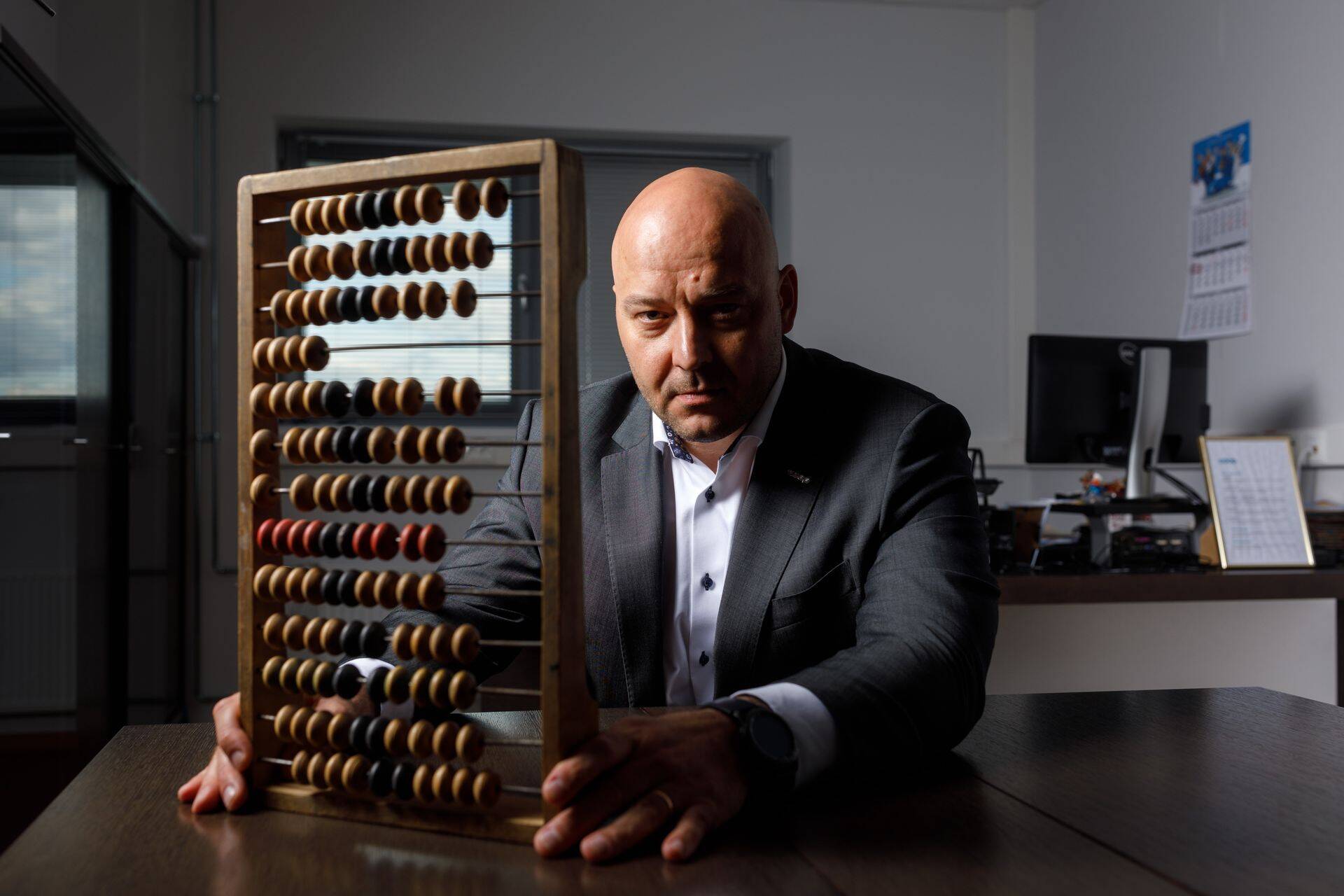 „Inimesed kipuvad liiga pessimistlikeks muutuma, kui murelained üle pea löövad. Alati tuleb meeles pidada ütlust, et kõige pimedam aeg on enne koitu,“ ütles Apollo Groupi juhatuse liige Jaanus Vihand.