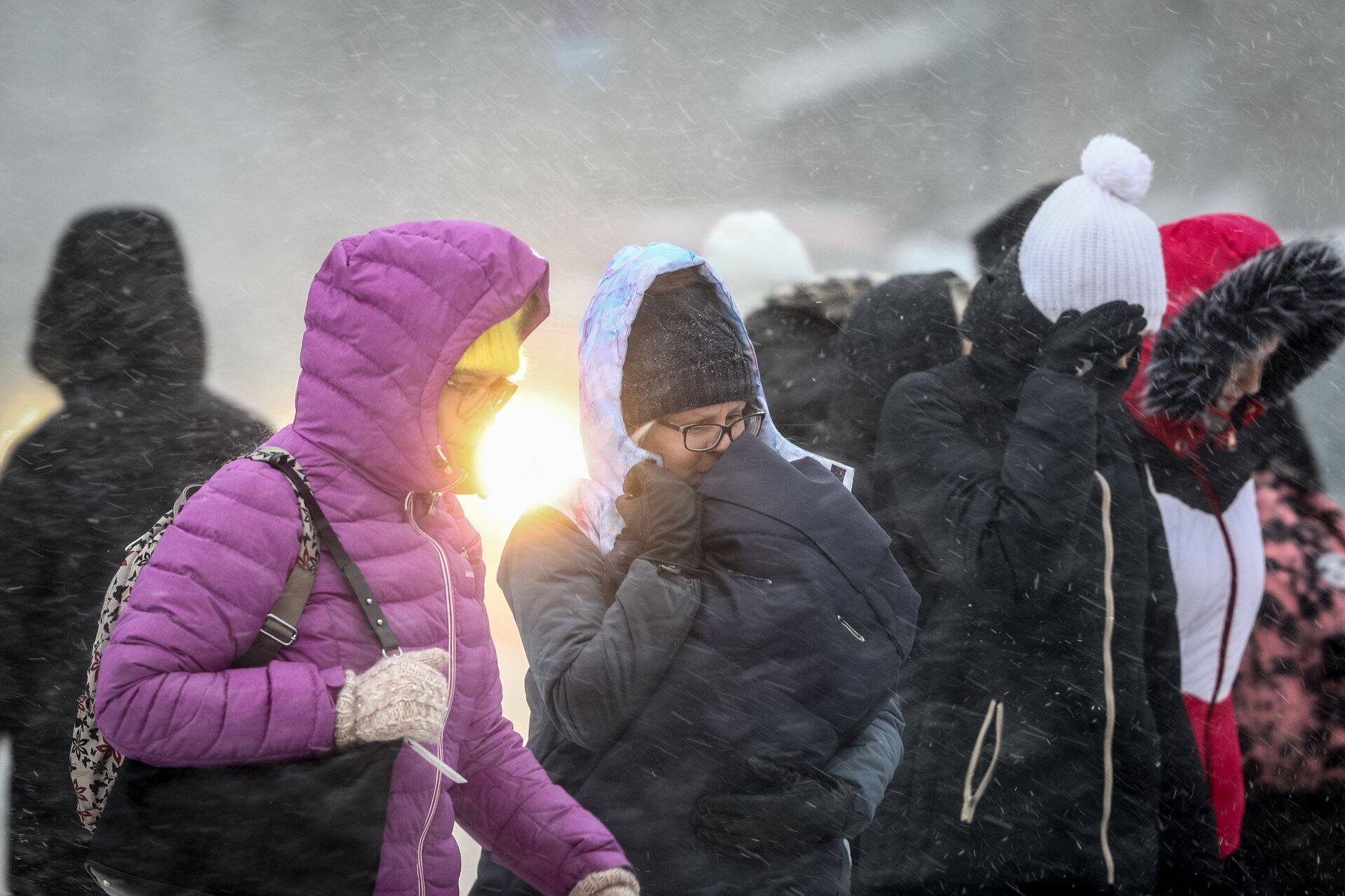 Охлаждение экономики увеличит безработицу. Компании приостановят активный набор сотрудников, и в 2023 году занятость снизится, говорится в прогнозе.