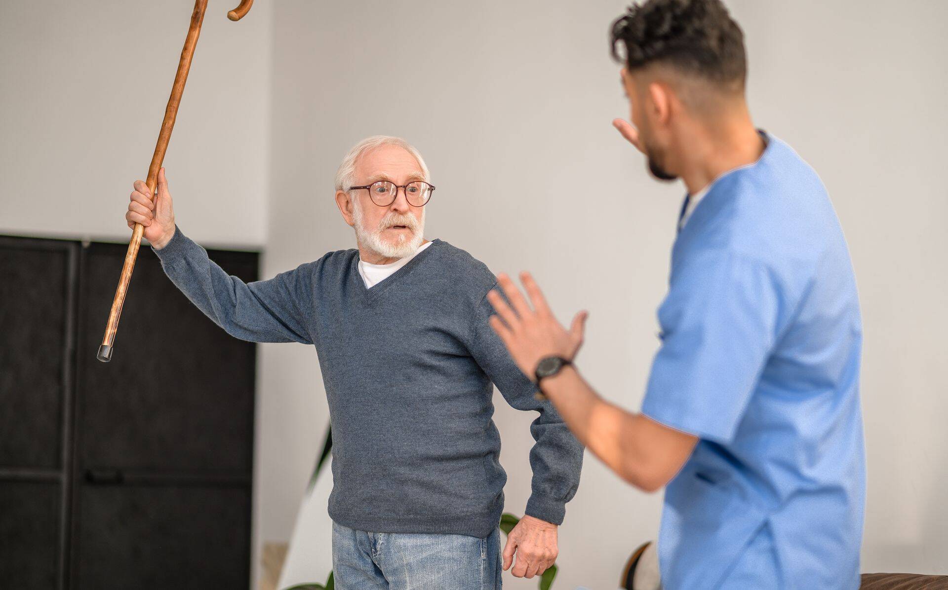 Agressiivse või ennast vigastava patsiendi ohjeldamiseks on vaja õiguslikku alust.