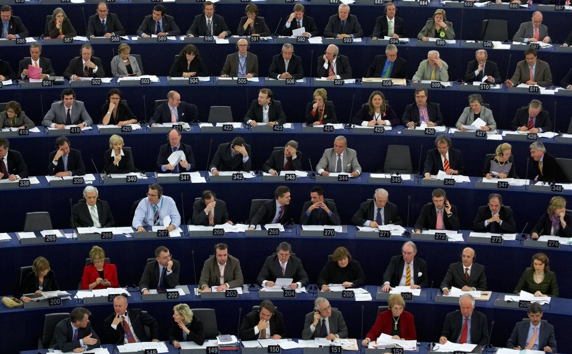Европейский парламент проголосует "за" или "против" директивы во вторник.