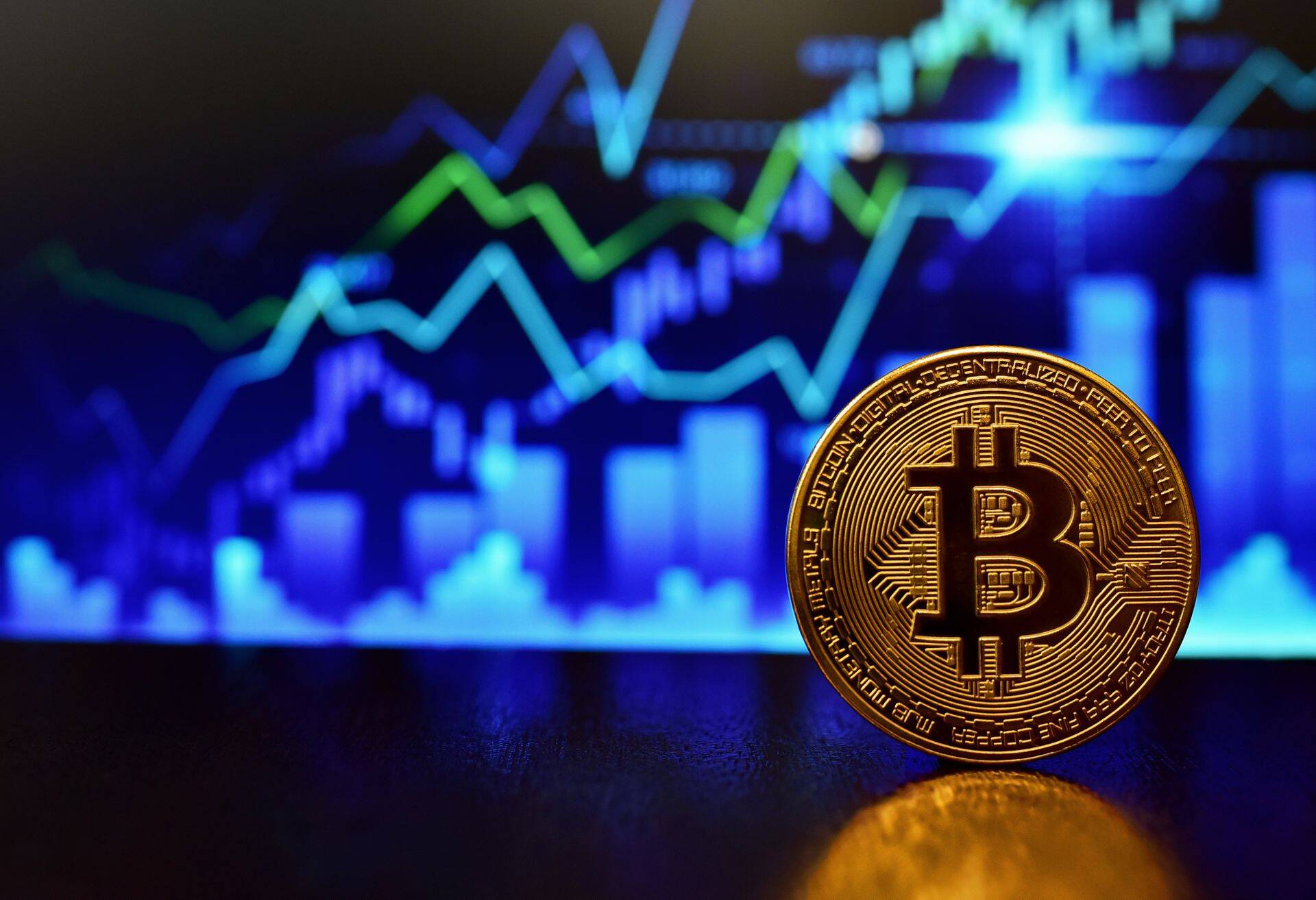 BTC начал месяц с 25 386 евро и завершил его мощным ростом на 9,7%.