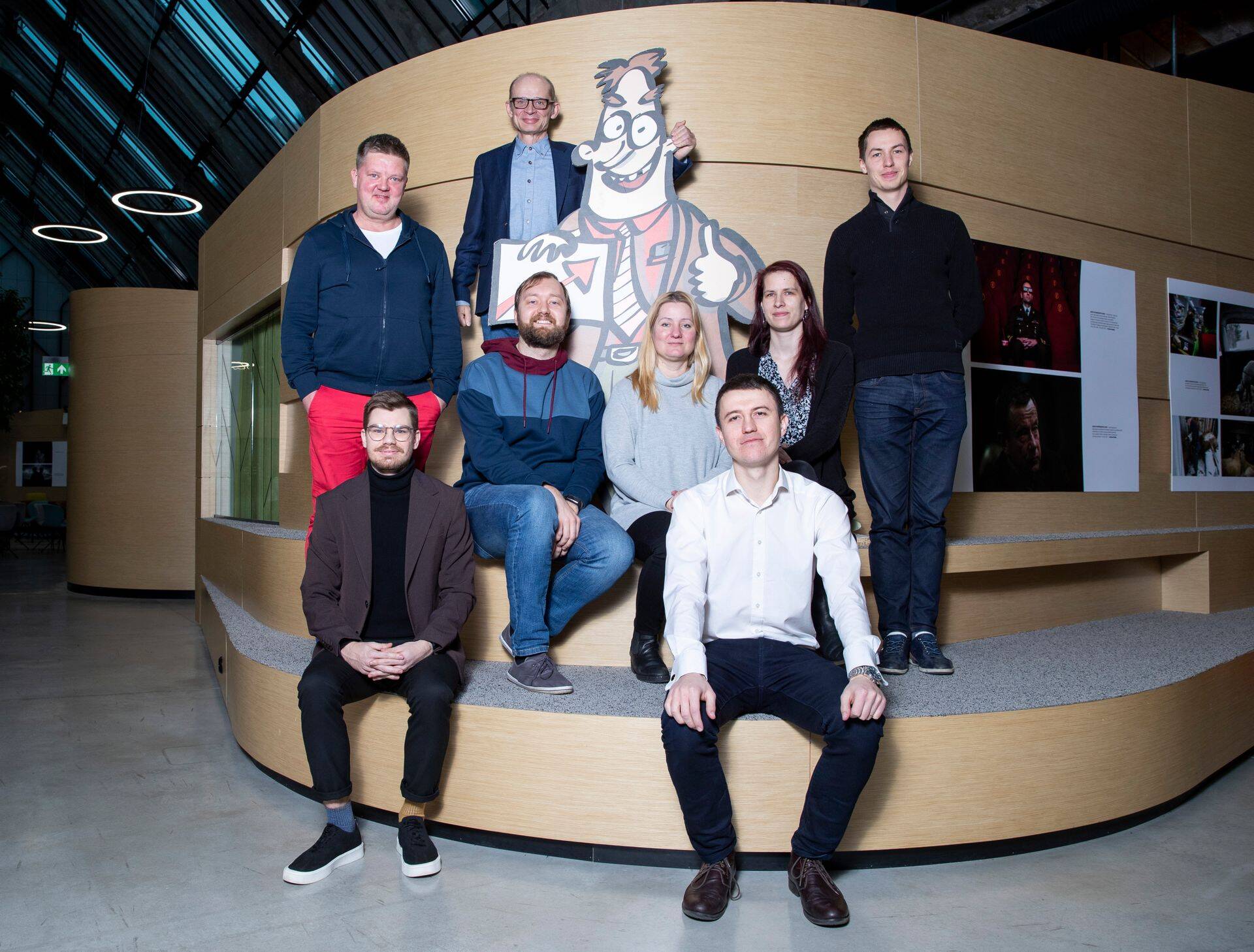 Fotol vasakult ülalt: Meelis Mandel, Igor Rõtov, Investor Toomas, Jaan Martin Raik, vasakult keskel Simo Sepp, Anu Lill ja Kristi Saare. Vasakult all Morten Merila ning Juhan Lang.