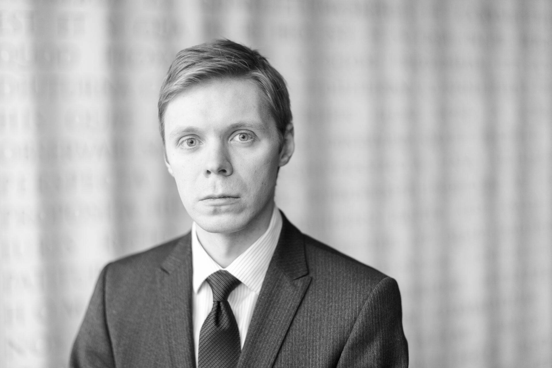 Помощник присяжного адвоката в адвокатском бюро VARUL Виталий Шипилов