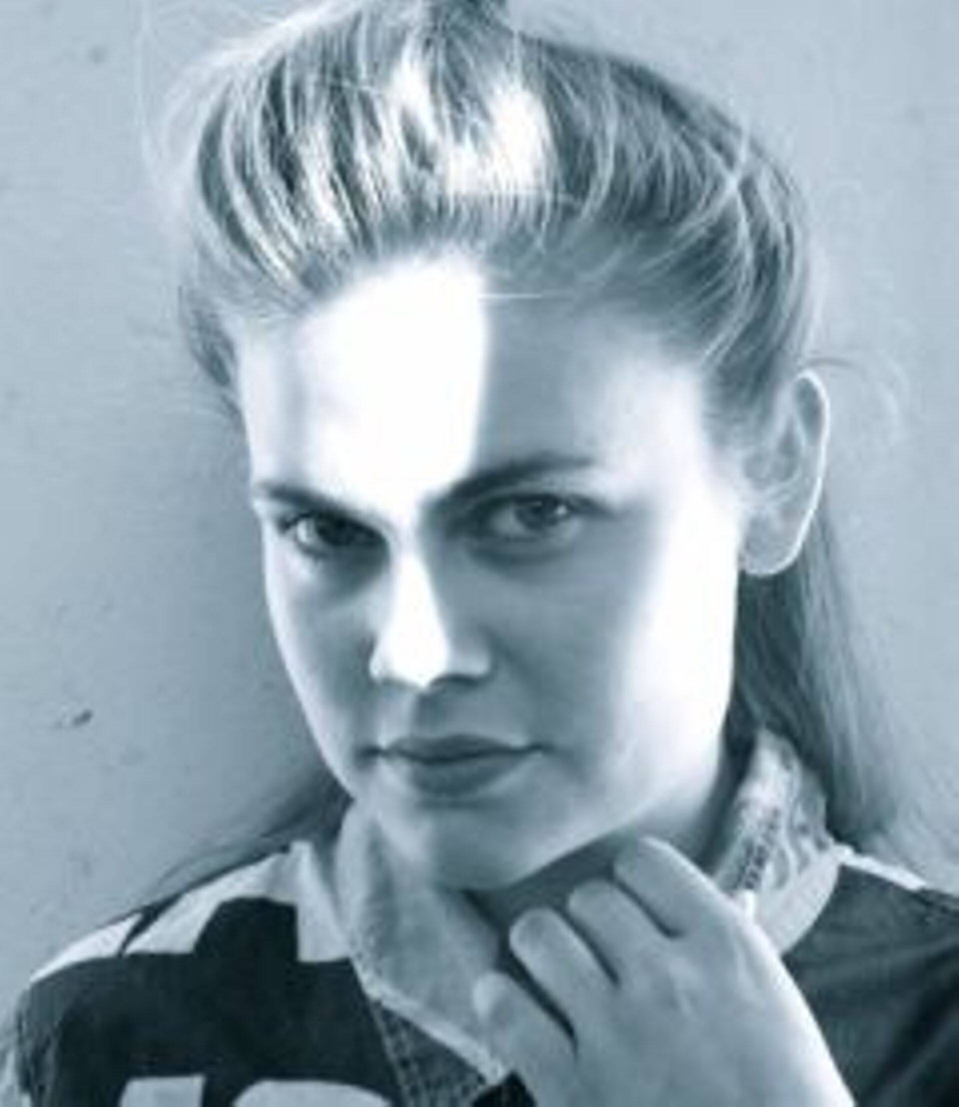 12 aasta jooksul on teadmine, et moekunst on see, millega Johanna-Maria tahab tegeleda, järjest süvenenud. Praegu õpib ta seda eriala Londonis.