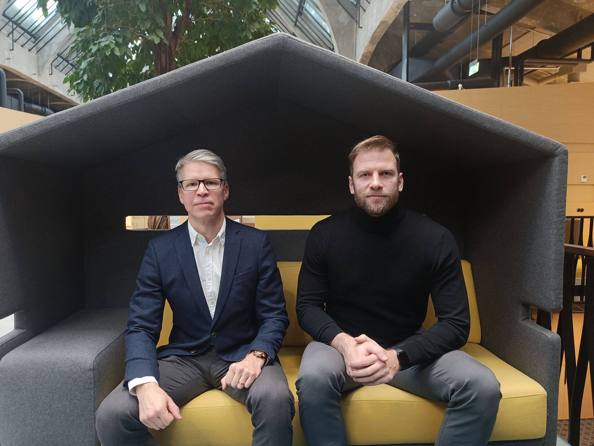 INVL Eesti investeeringute strateeg Rait Kondor (vasakul) ja majandusanalüütik Kristo Aab.