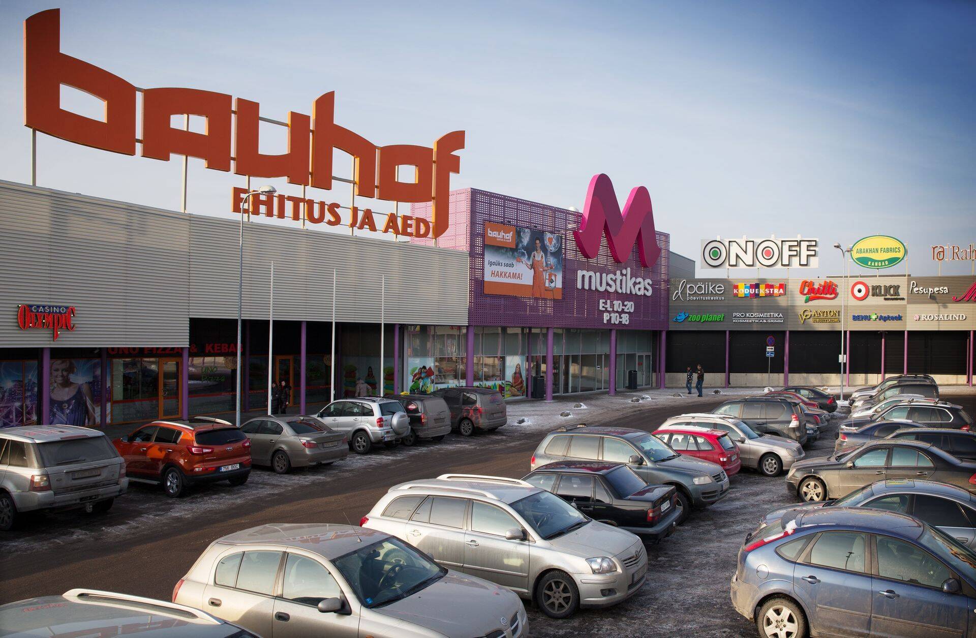 Bauhofi valgusreklaam on 17,4 meetrit pikad ja 5,3 meetrit kõrged