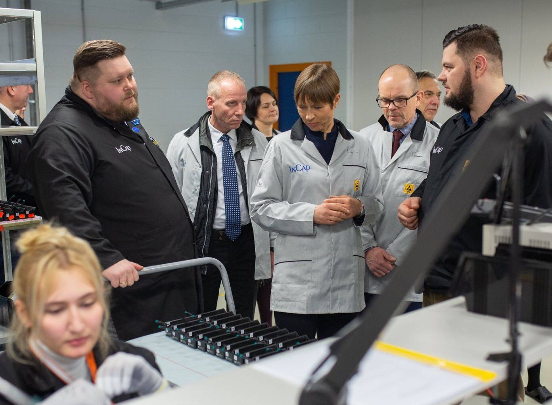 Veebruaris külastas Incapi Saaremaa tootmist president Kersti Kaljulaid, kelle sõnul on ettevõte eeskujuks paljudele teistele tootmisettevõtetele. Ettevõtte juhi Otto Richard Puki (vasakul) sõnul pakub ettevõte mitte pelgalt allhanget, vaid täisteenust.