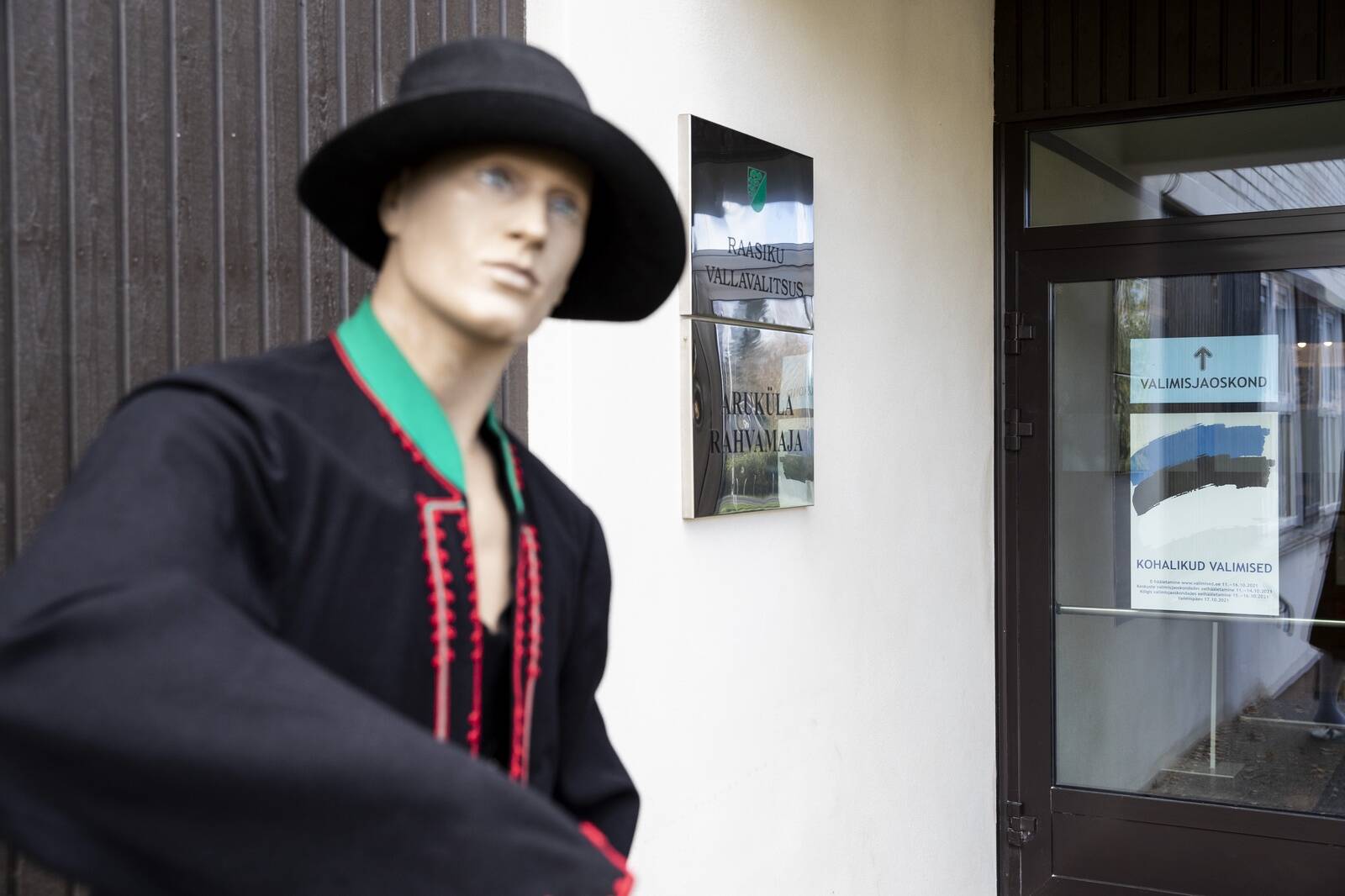Poliitikud ei ole mannekeenid. Ometi on neil kohati sarnaseid elemente.