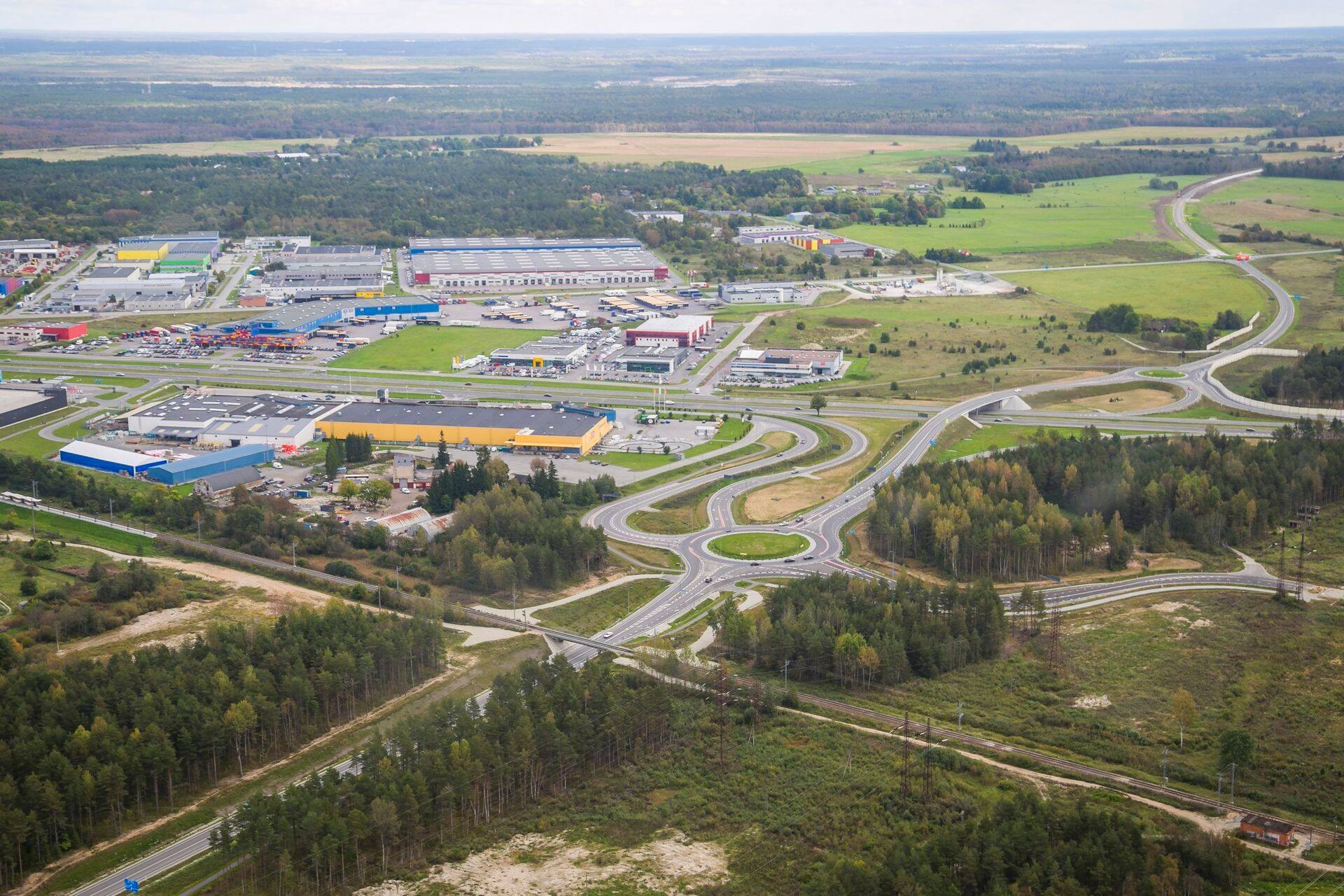 Veskimöldre elurajooni laiendusse rajati ligikaudu 800 000 euro eest 2,5 kilomeetrit teid ja kommunikatsioone.