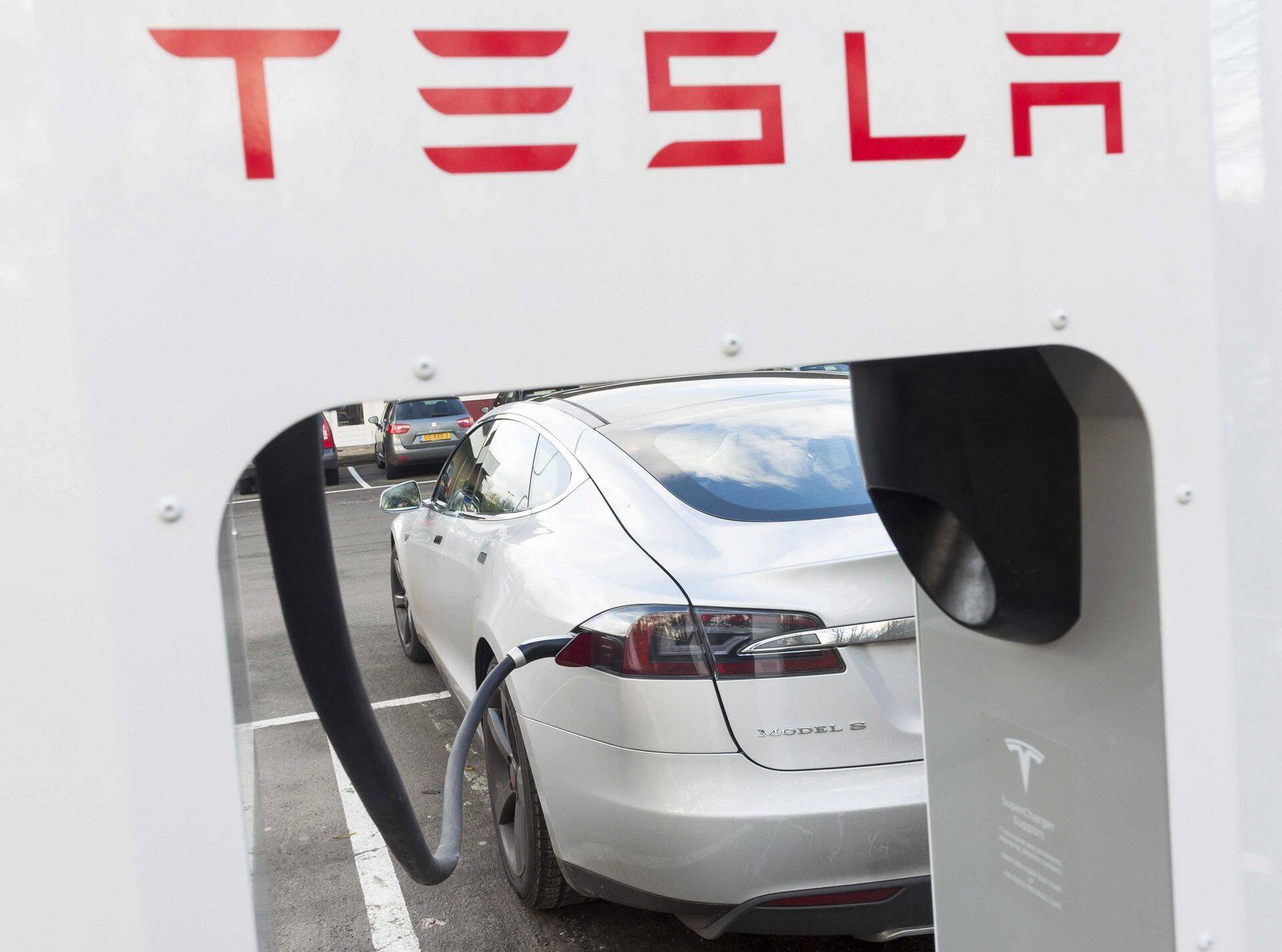 Tesla superlaadija Hollandis Oosterhoutis