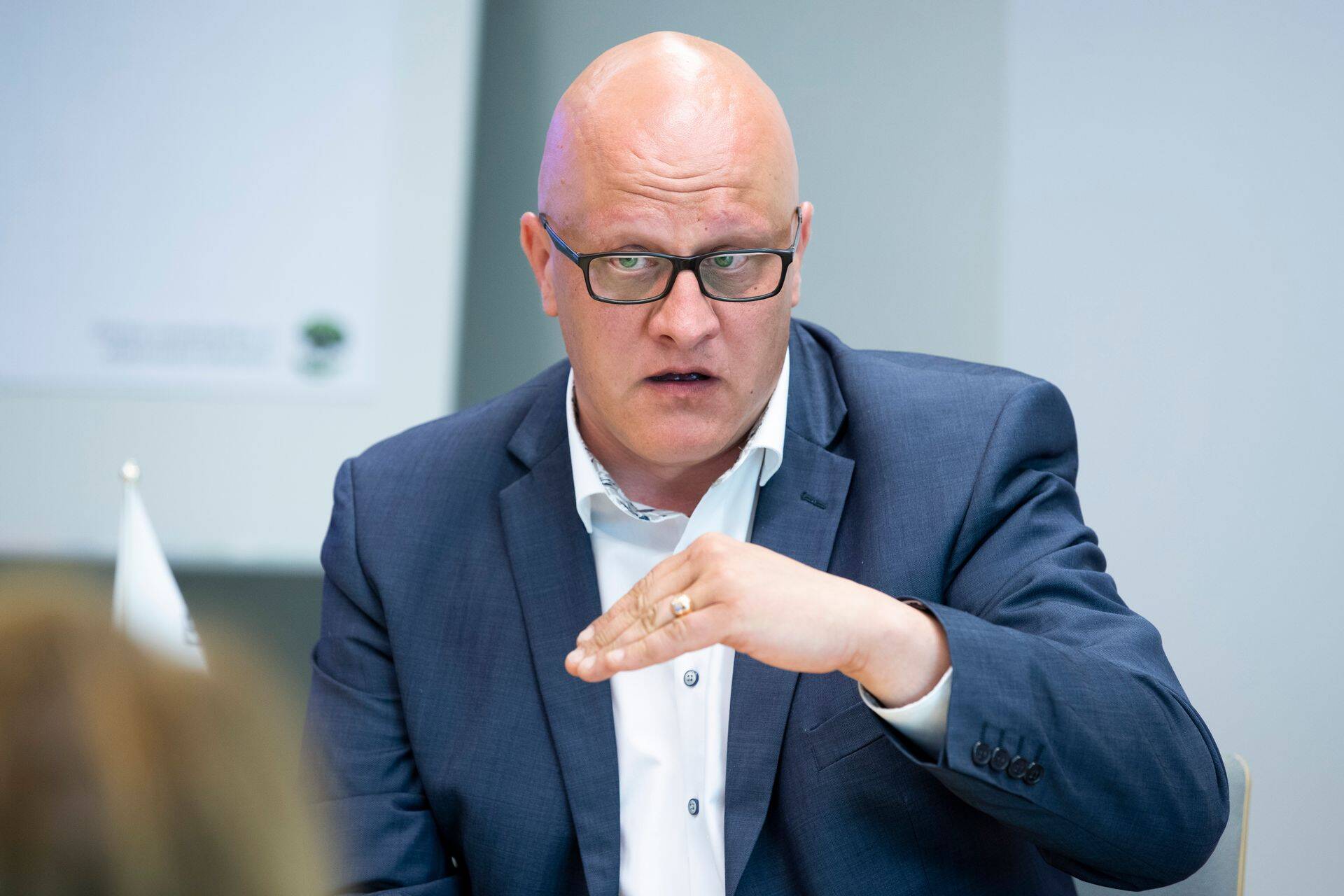 Enefit Green juht Aavo Kärmas soovitab suurte projektide puhul luua töörühm, kuhu on kaasatud nii arendaja, ehitaja, kohalik omavalitsus kui kogukond.