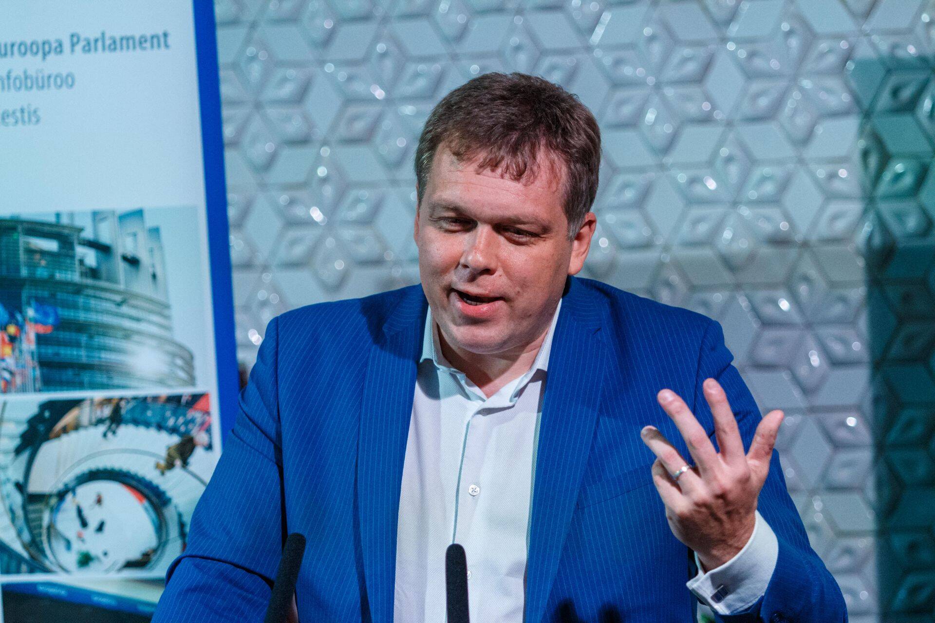 Lauri Hussar teatas täna, et lahkub Postimehe peatoimetaja kohalt ning astub poliitikasse.