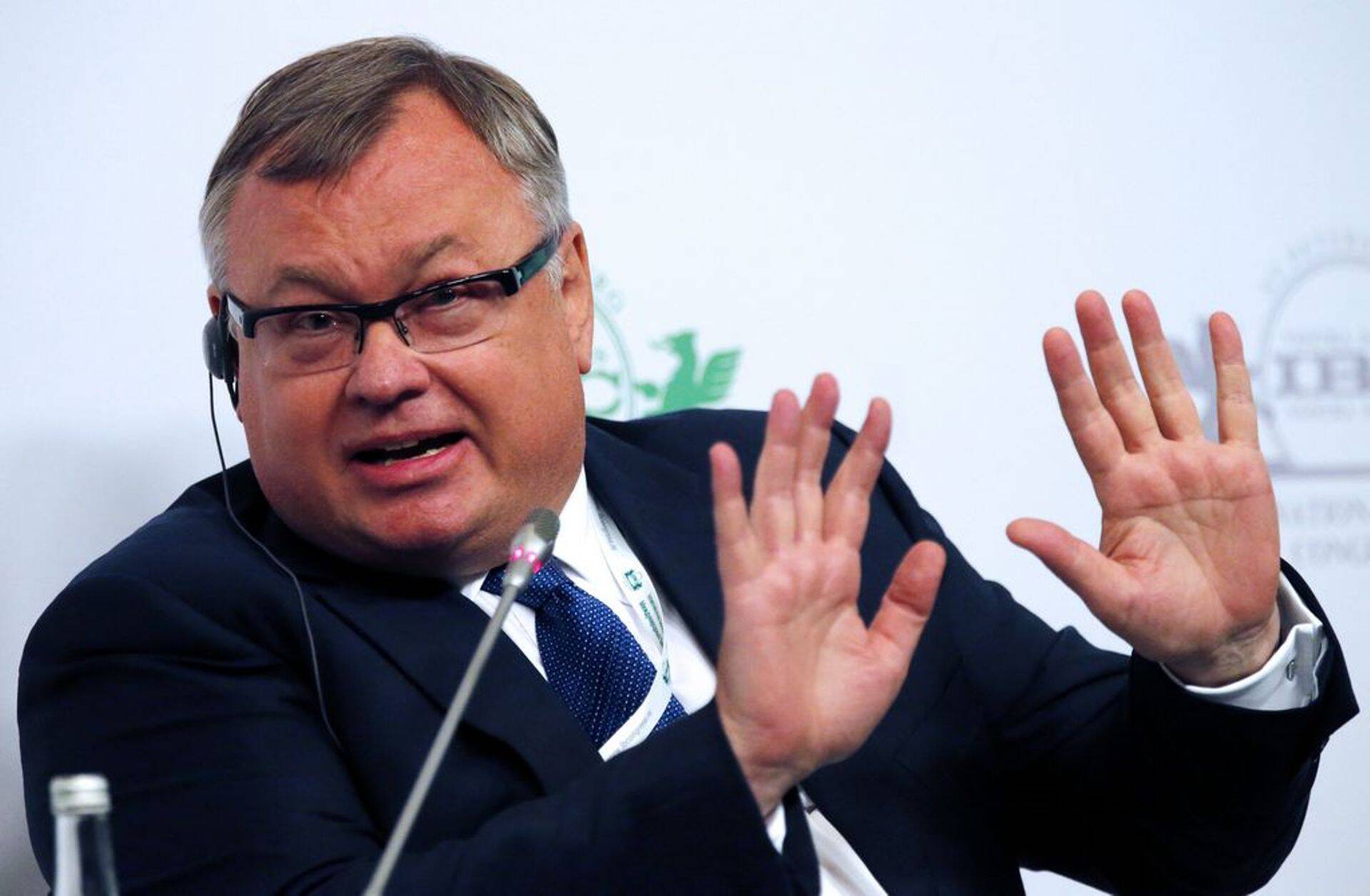 Venemaa suurima teenistusega tippjuht on VTB panga president Andrei Kostin.