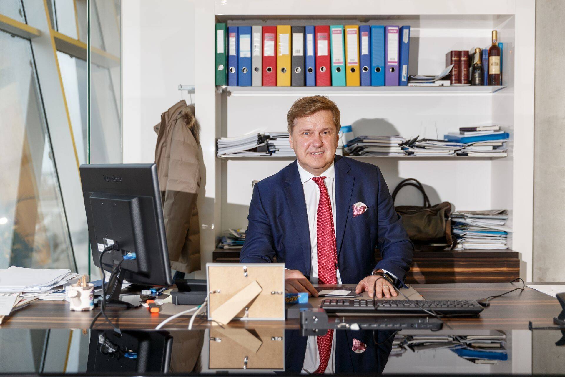 Eestis on gaasiaktsiis suurettevõtja Ain Hanschmidti sõnul 5 kuni 15 korda kõrgem kui põhilistel konkurentidel Lätis, Leedus ja Poolas.