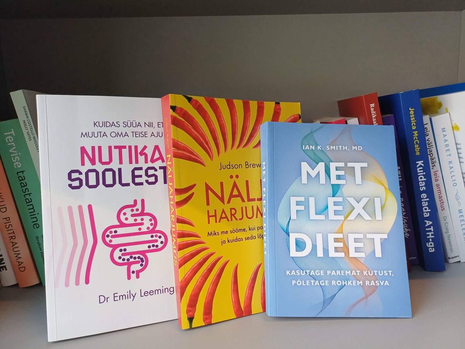 Raamatud soolestiku ja söömisharjumuste teemal.