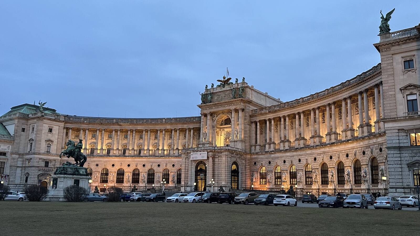 Дворец Хофбург в Вене.