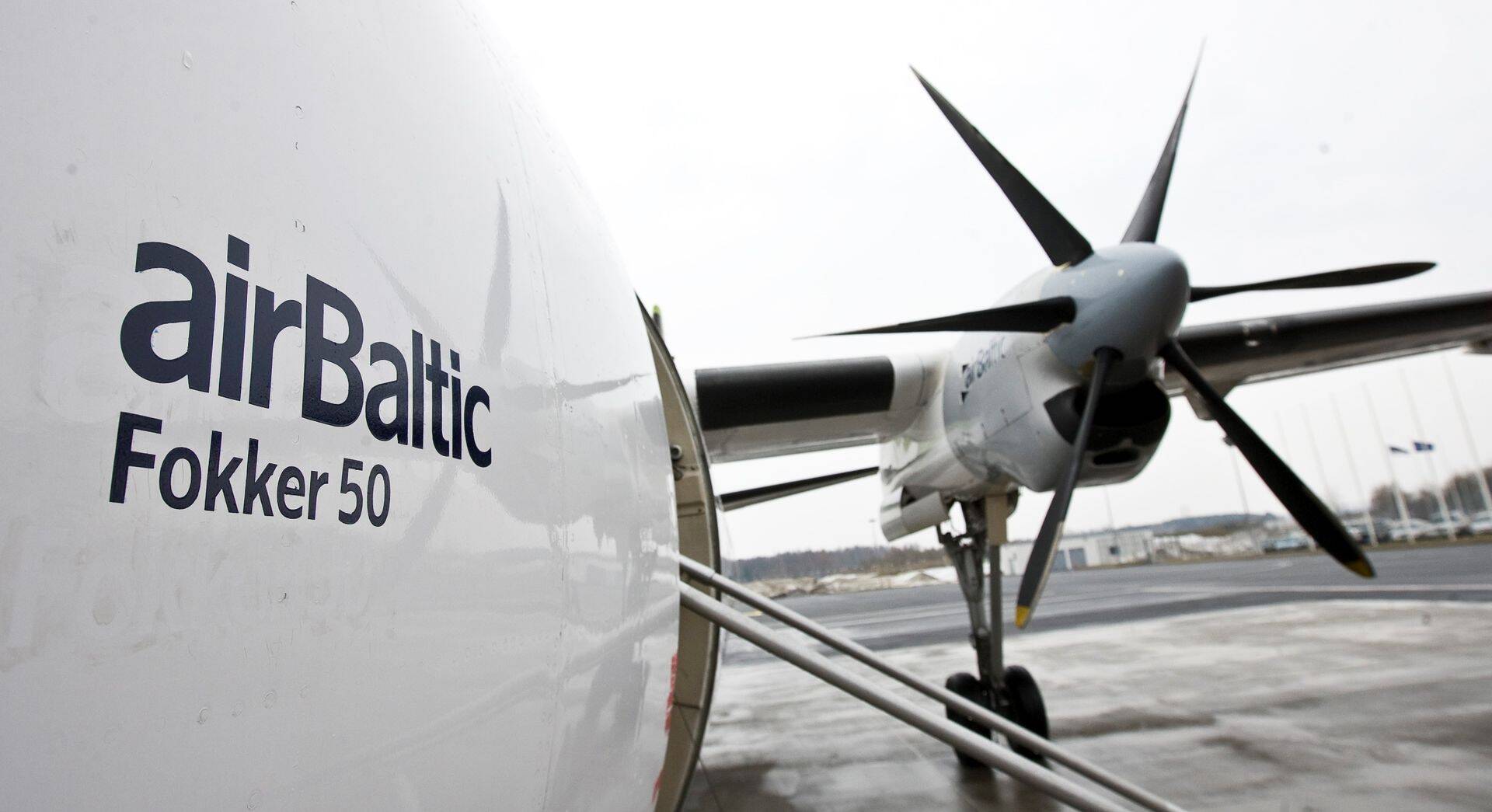 Airbaltic jätab lennukid maa peale.