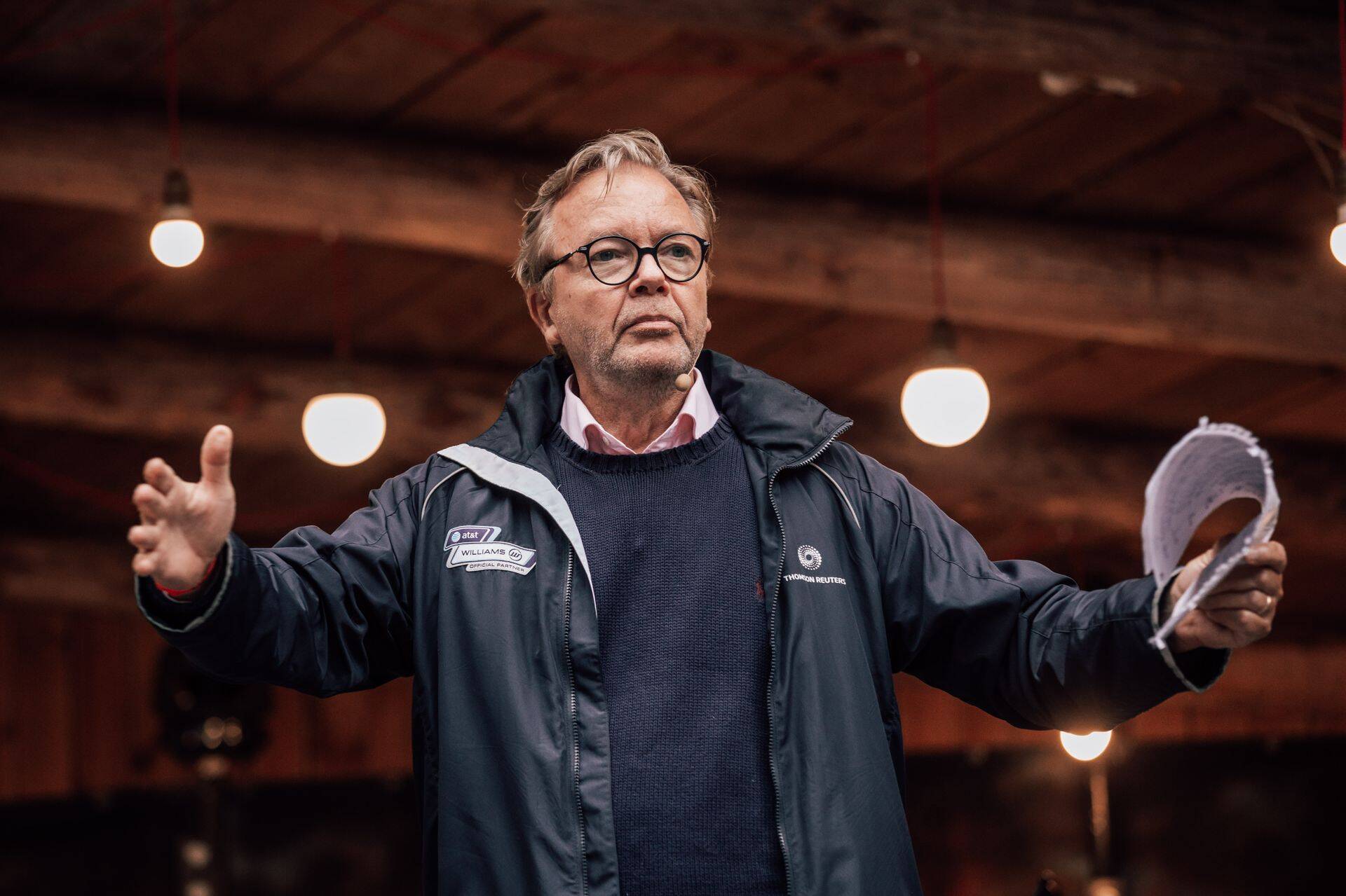 Eestis pikalt tegutsenud Soome ettevõtja Joakim Helenius teatas nädal tagasi, et astub Isamaa ja erakonna liikmeühenduse Parempoolsed liikmeks. Heleniuse sõnul kattub Isamaa Parempoolsete manifest tema arusaamaga sellest, millises suunas peaks Eesti edasi minema.