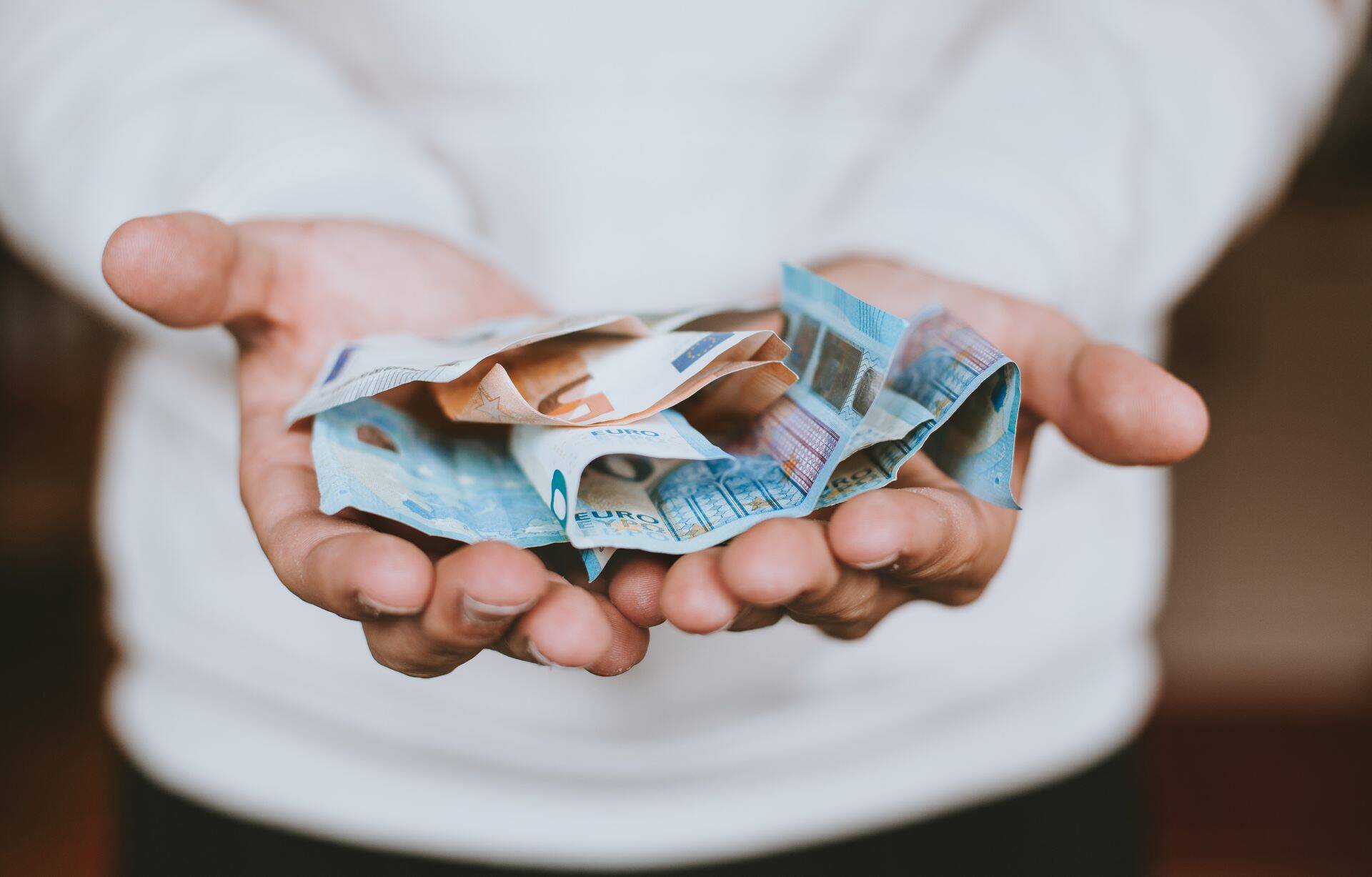 Eduka investeerimise ja rikkuse kasvatamise puhul on kõige tähtsam aeg: mida varem alustad, seda kindlam saad edus olla. Edu teekonnal on võtmeküsimuseks kogenud investorite kogemused.