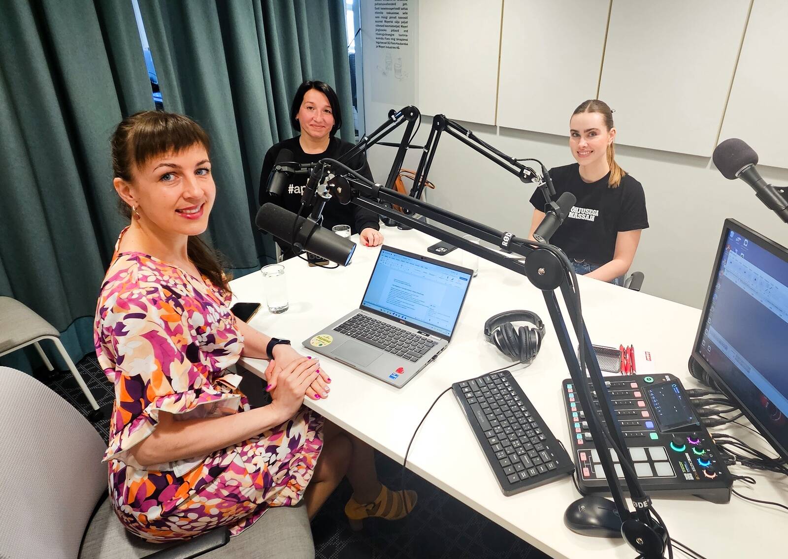 Saatejuht Alyona Stadnik, Apollo Grupi personalijuht Kristiina Tinn ja Tele2 Eesti personalipartner Rebeka Dronia.