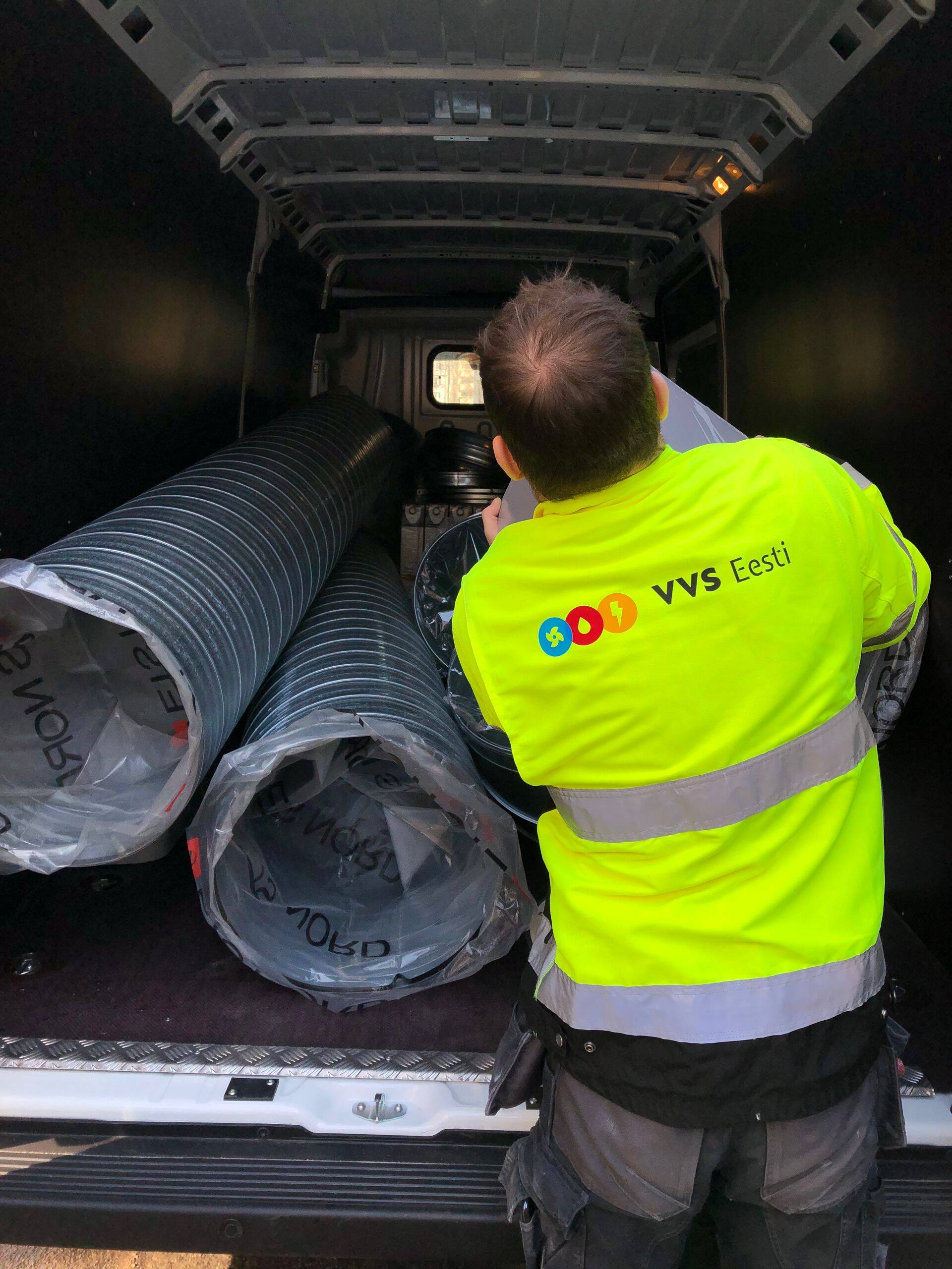 Teenuse teine eripära on kättetoimetamine, mis on esitatud kolmes versioonis: tavaline, kiire ja express.
