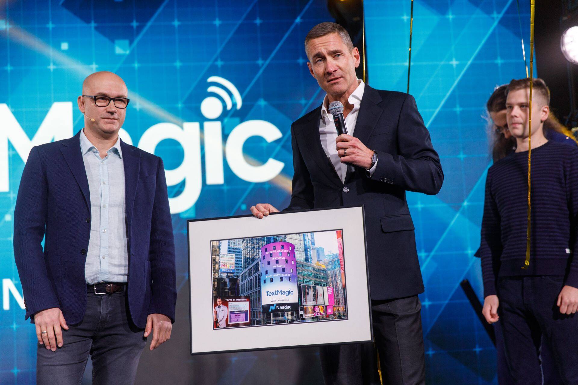 Börsikella helistamine. Ettevõtte suuromanik ja tegevjuht Priit Vaikmaa (vasakul).