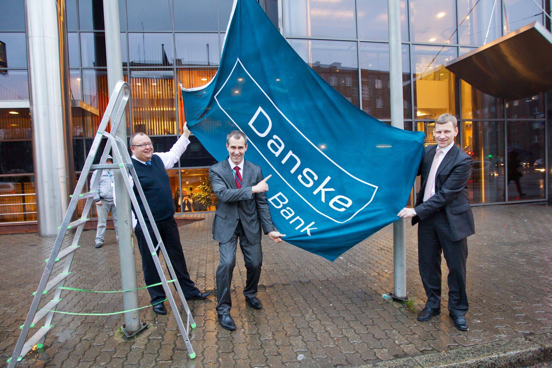 Hommik, mil Sampo pangast sai Eestis Danske. Fotol on vasakult panga ettevõtete panganduse direktor Tõnu Vanajuur, juht Aivar Rehe ja pangaoperatsioonide juht Arvo Juhkam aastal 2012.