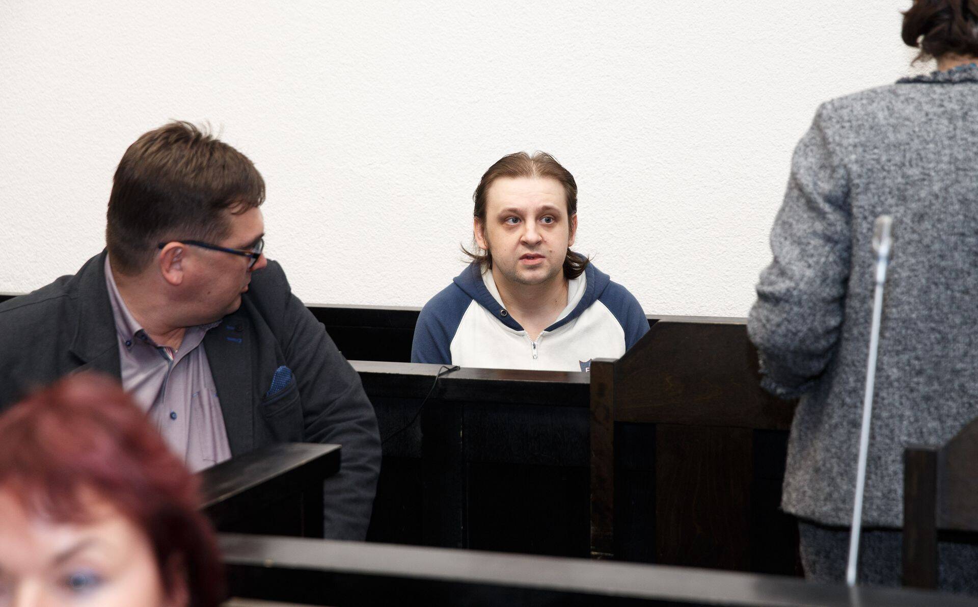 Vladimir Väkram (keskel) mõisteti sel korral 4 aastaks ja 9 kuuks reaalselt vangi.